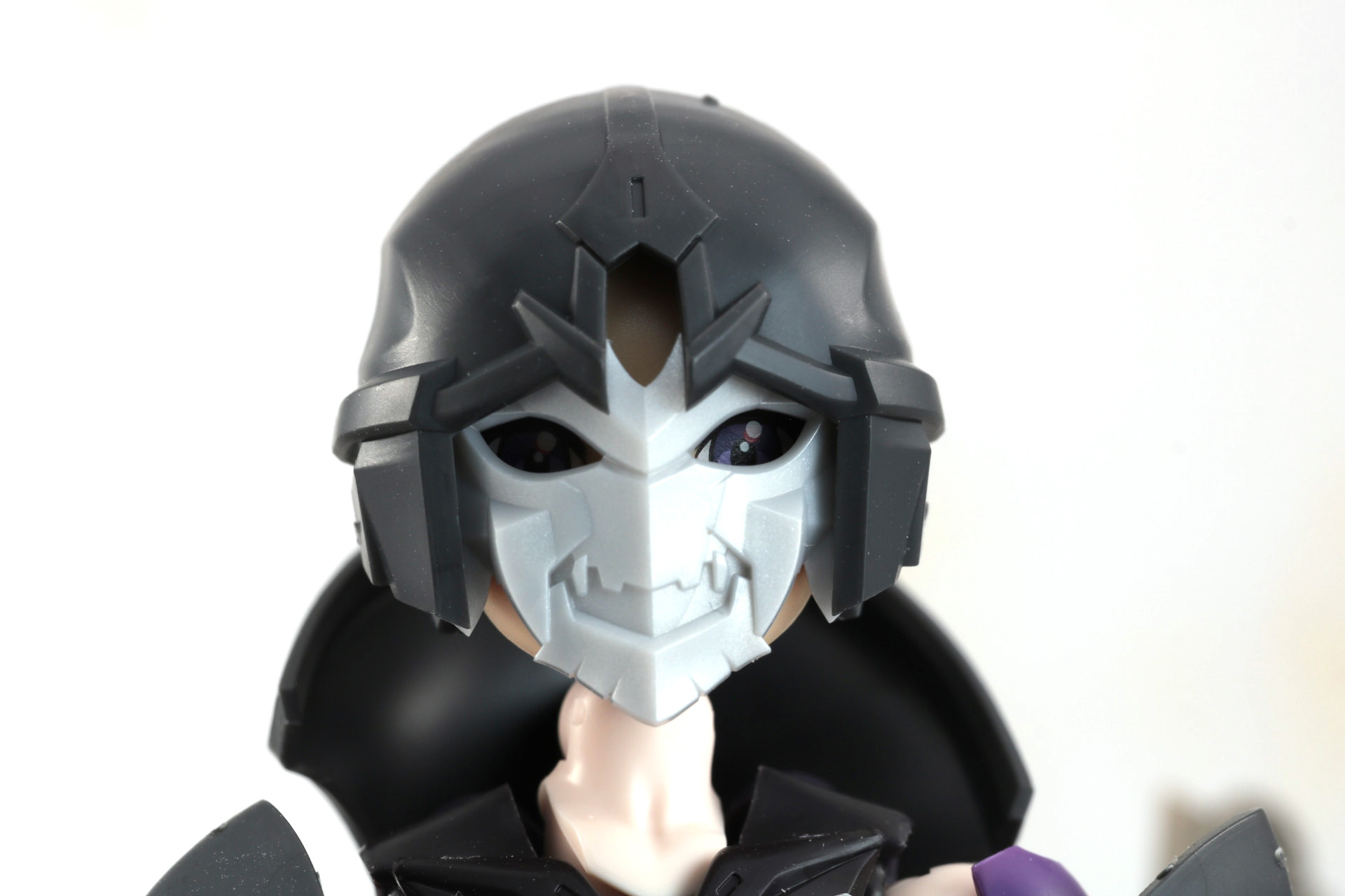 スカルマスクをつけた状態でも瞳の位置がわかる