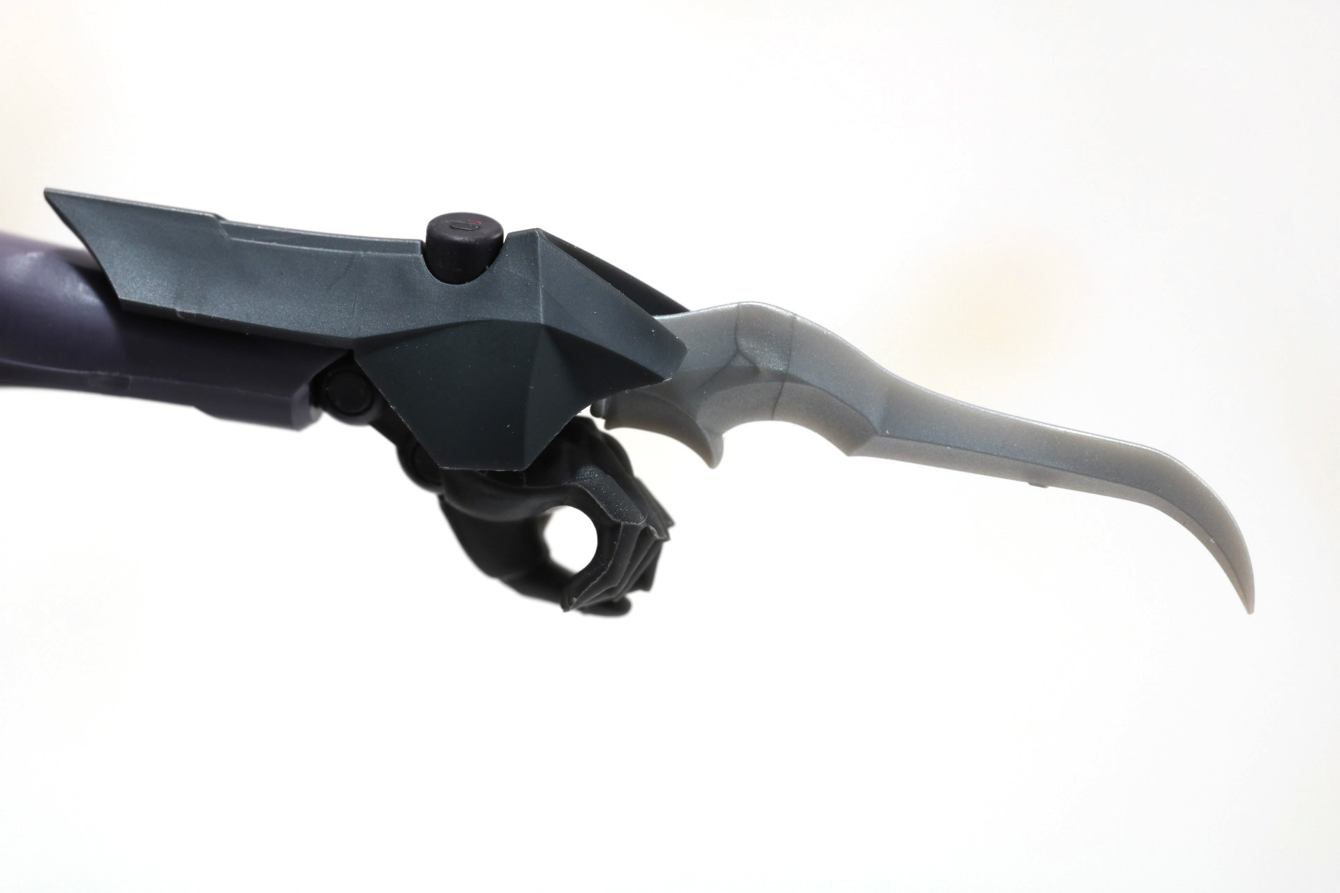 手甲パーツには別売りの「メガロマリア シーカー」のヒステリアブレードを装着することが可能