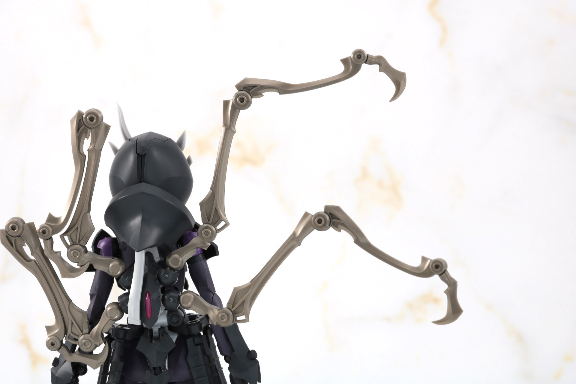 展開することで凶悪な武器としても活躍