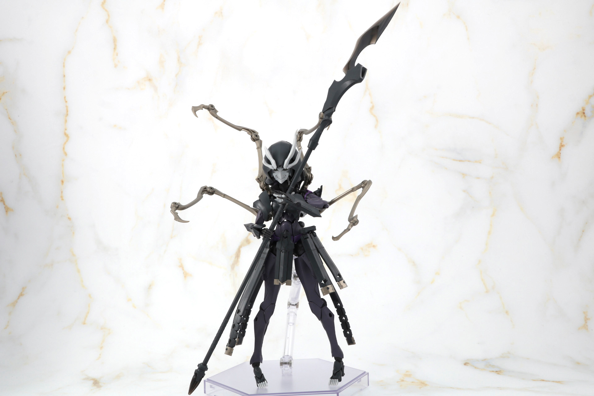 「マジックスタッフ」形態でも身の丈以上の杖に