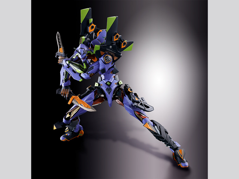 頭部や脛前部へのアーマー装着により、さらに新たなイメージを生み出す