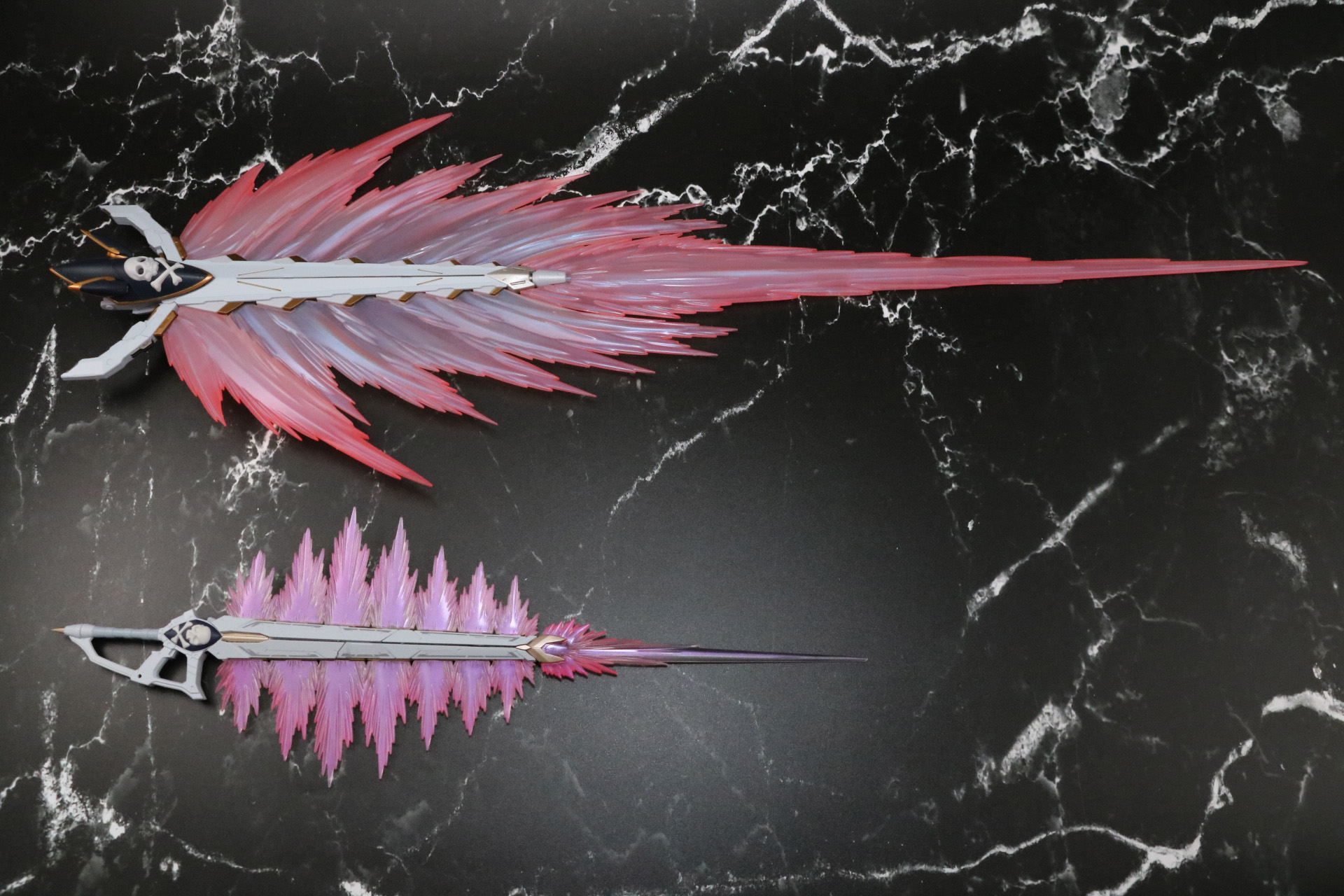 「METAL BUILD クロスボーン・ガンダムX1 フルクロス」付属のムラマサブラスター（下）と比較