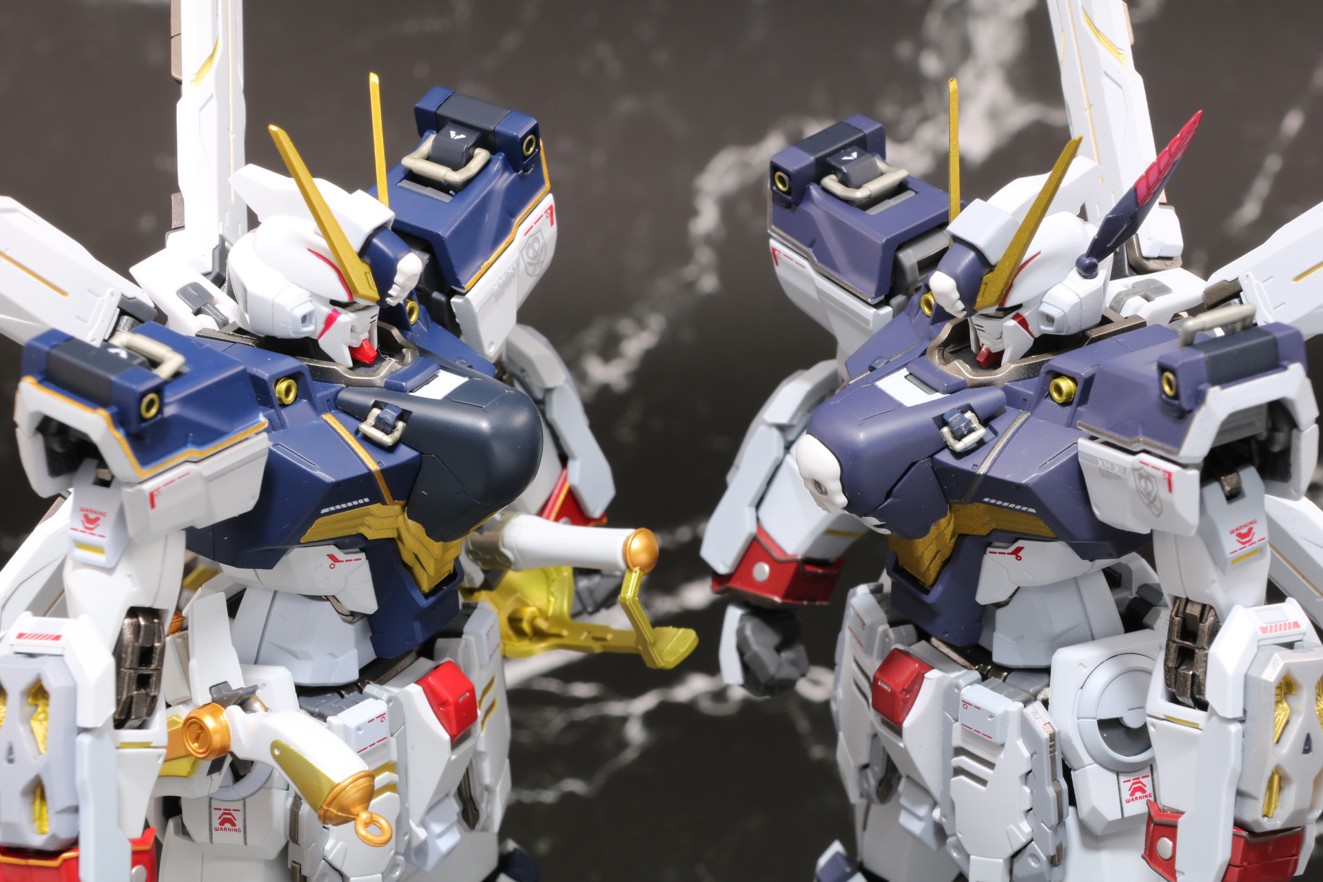 黒い部分の彩度の違いがわかる