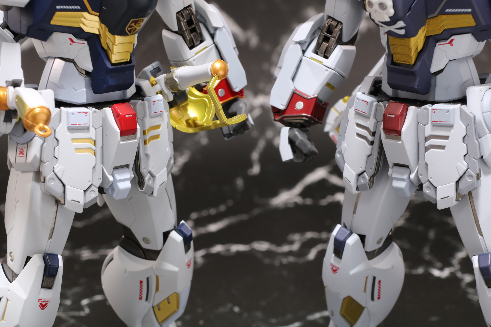 フロントスカートをはじめ鮮やかゴールド部分がシルバーになっているなど物語の経過を感じさせる