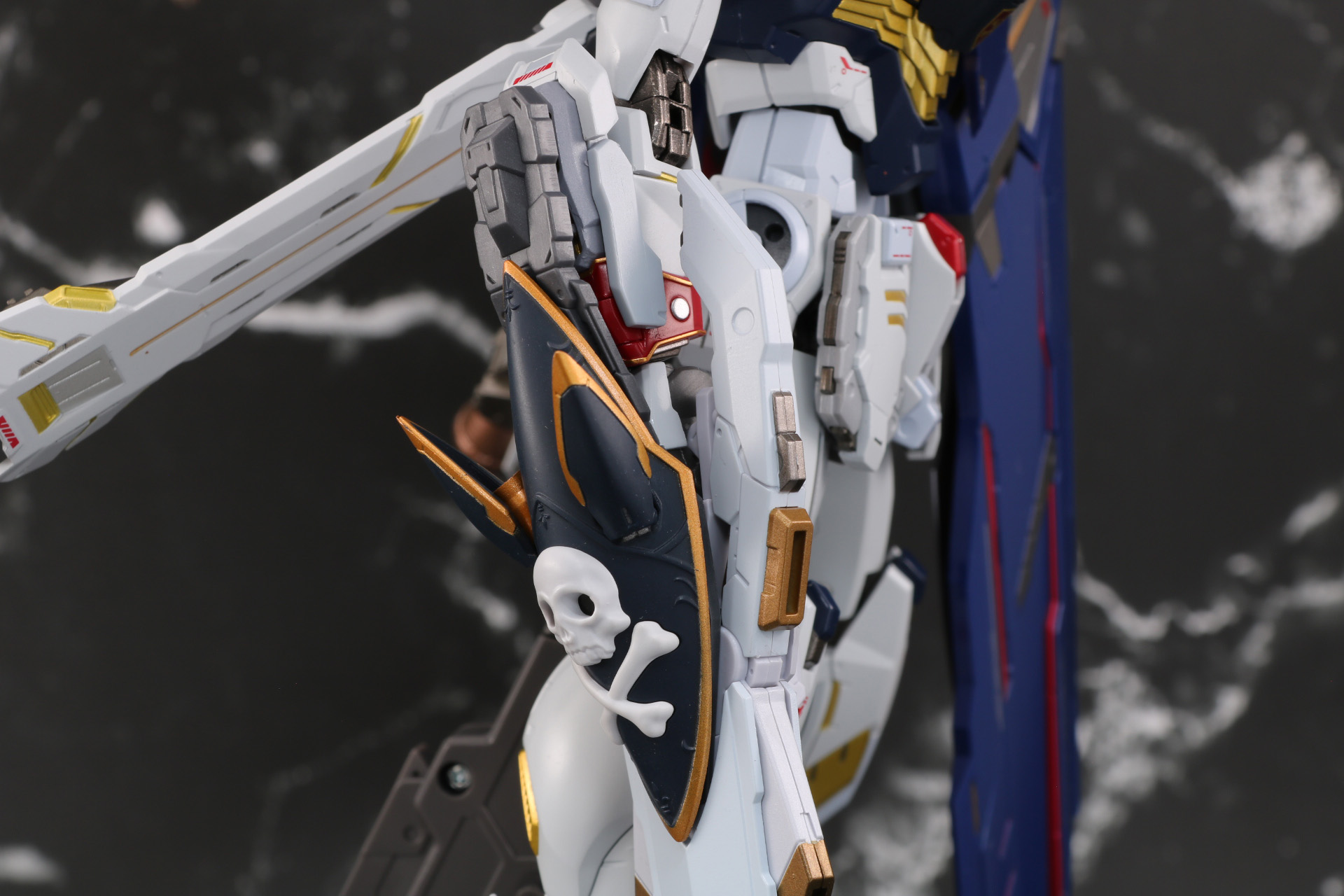 右腕部にハイ・ビーム・ブラスターを装備