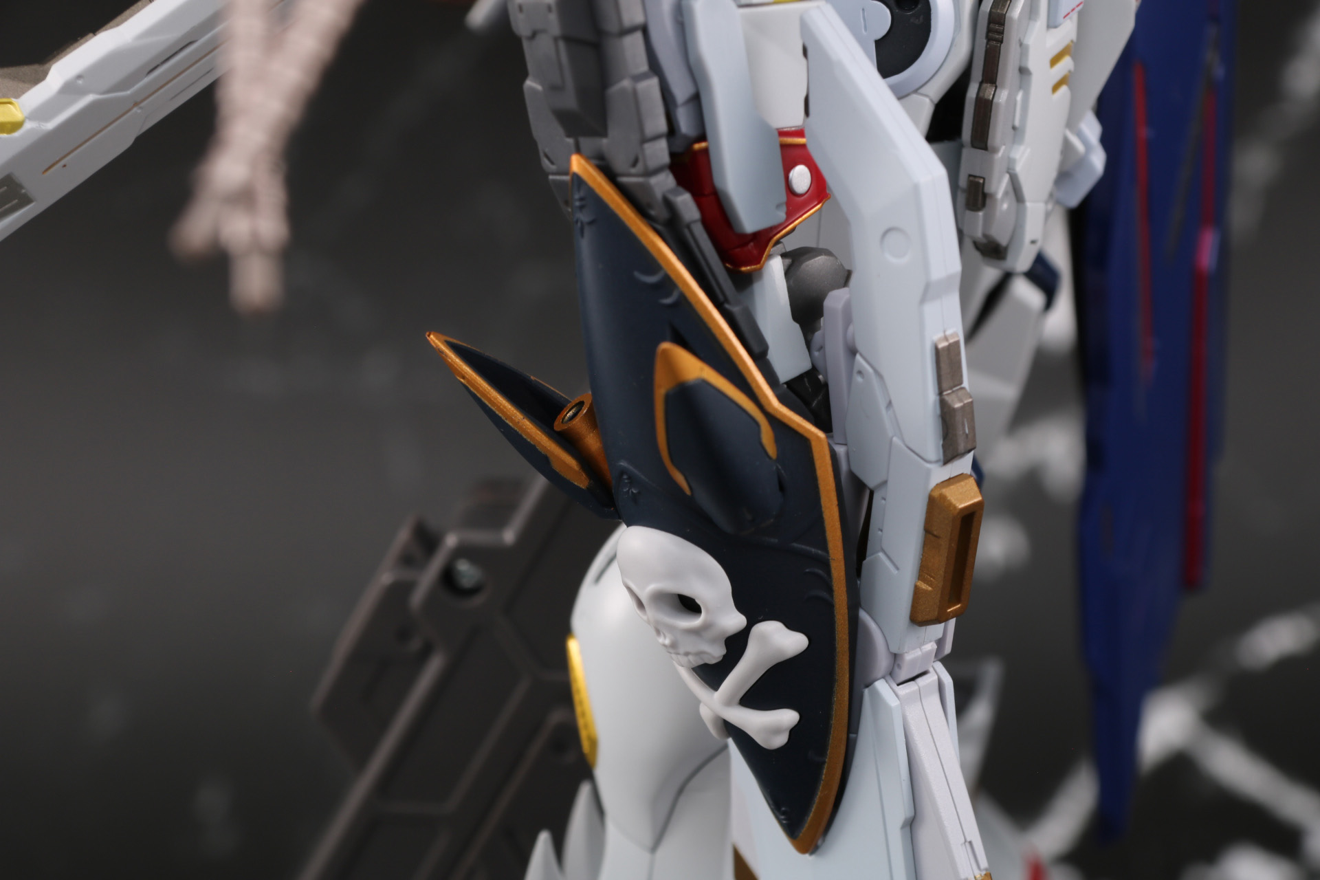 ドクロレリーフのあるパーツにジェネレーターの動力パイプを接続