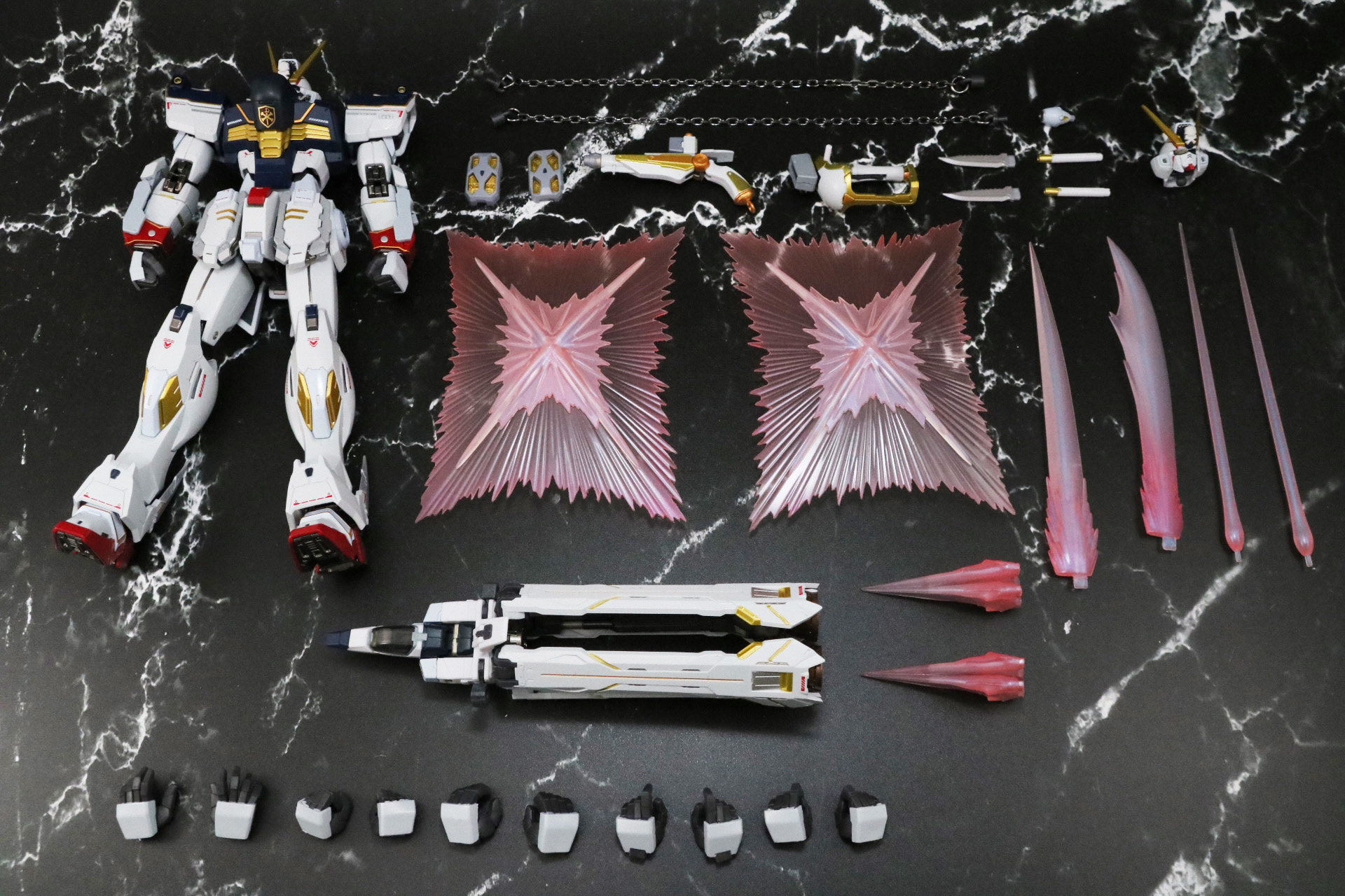 フィギュア本体とコア・ファイター、各種武装、エフェクトパーツ、交換用手首、交換用頭部