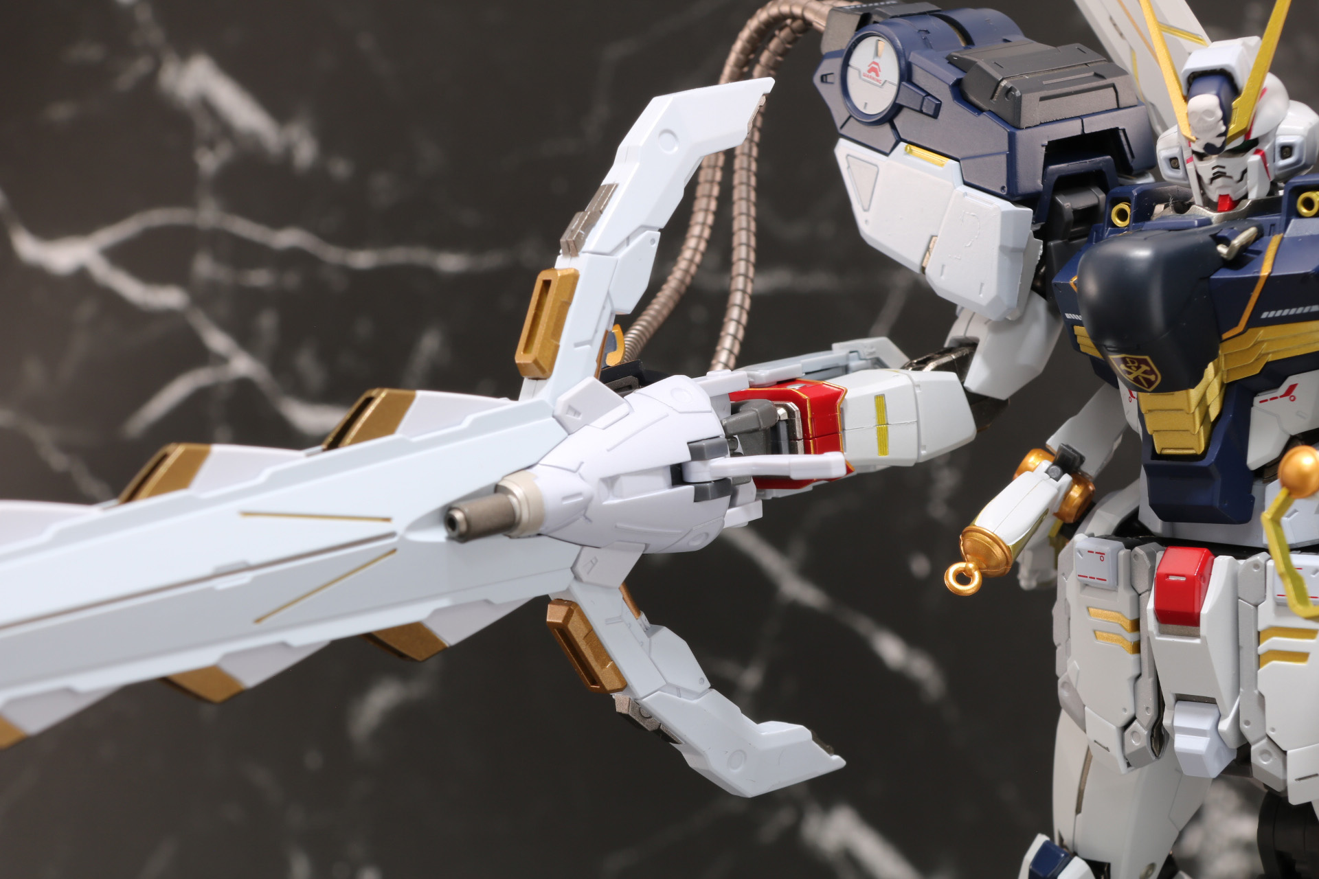 動力パイプは軟質パーツで柔軟に動く