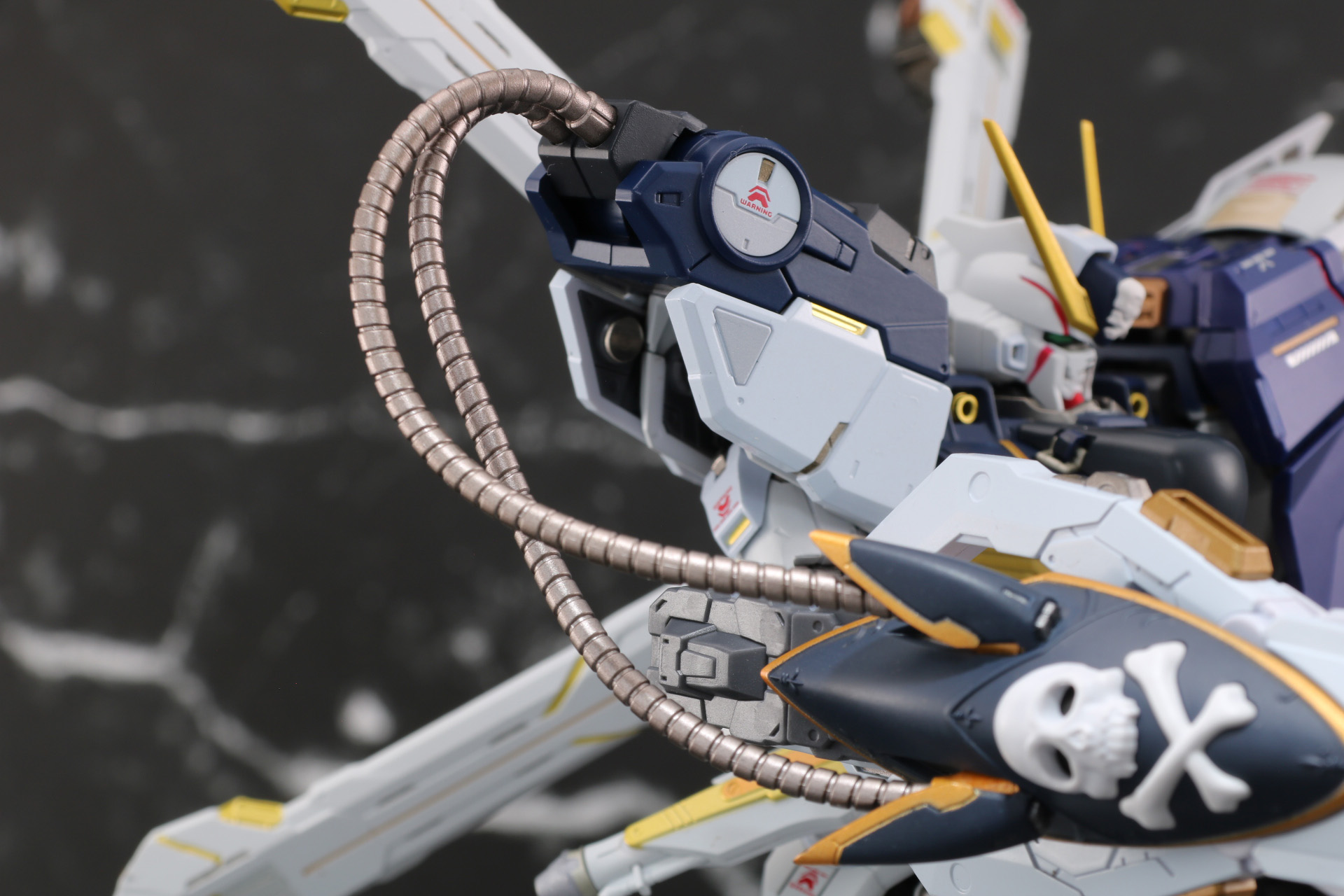 動力パイプは軟質パーツで柔軟に動く