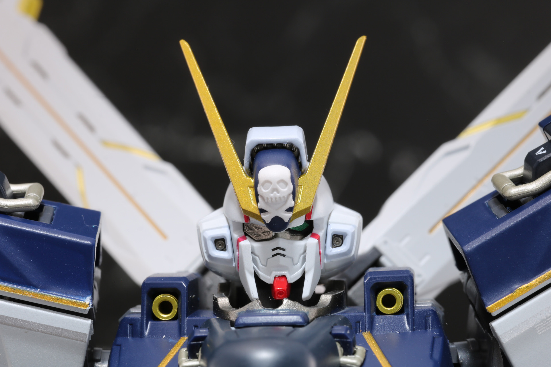 狙撃時に展開するスコープ付きの頭部