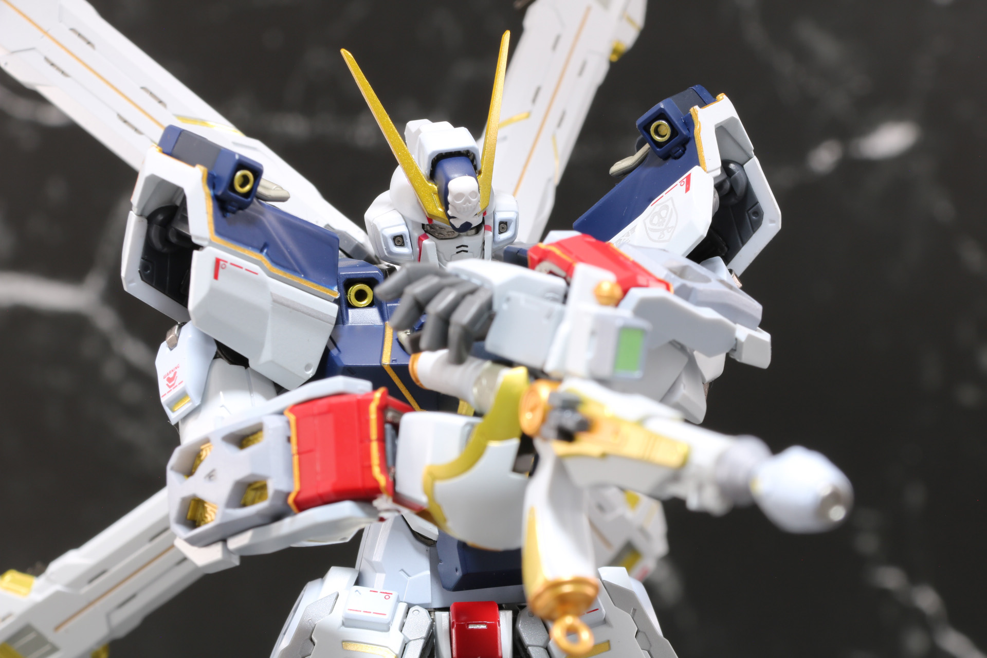 スコープを展開し、ザンバスターに弾頭を装填。マンガでもあった狙撃シーンを再現できる