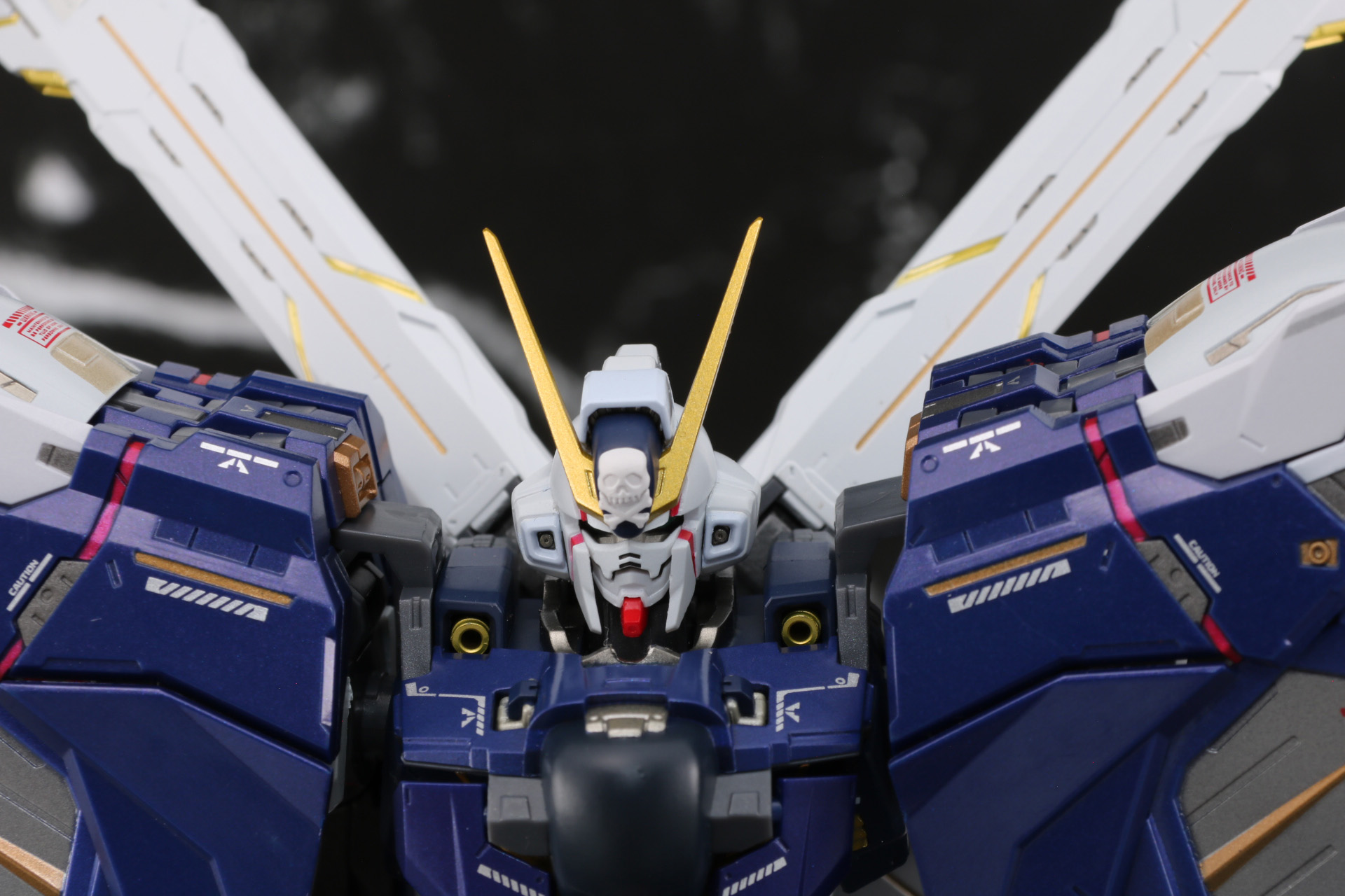 襟元の装甲を装着