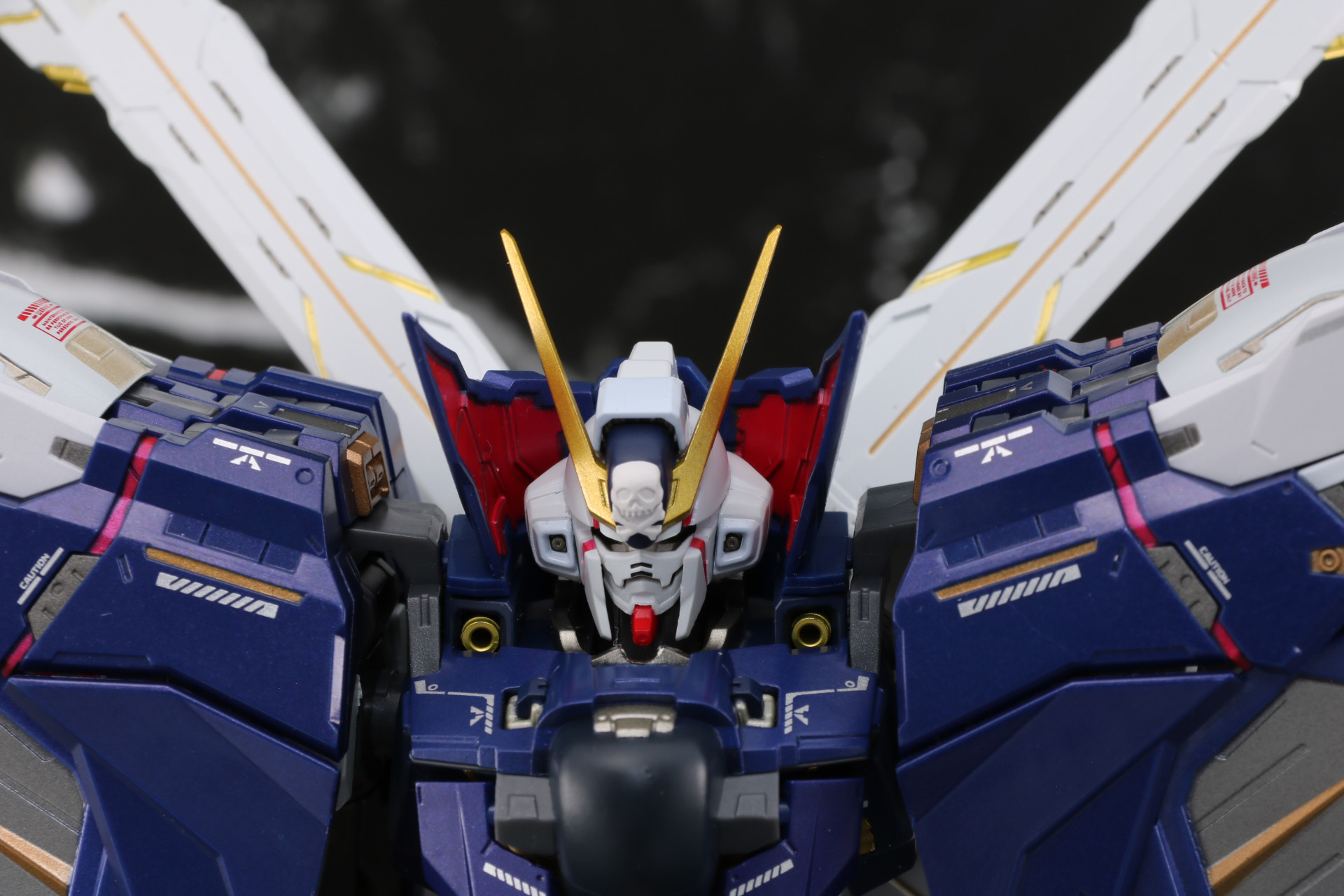 襟元の装甲を装着