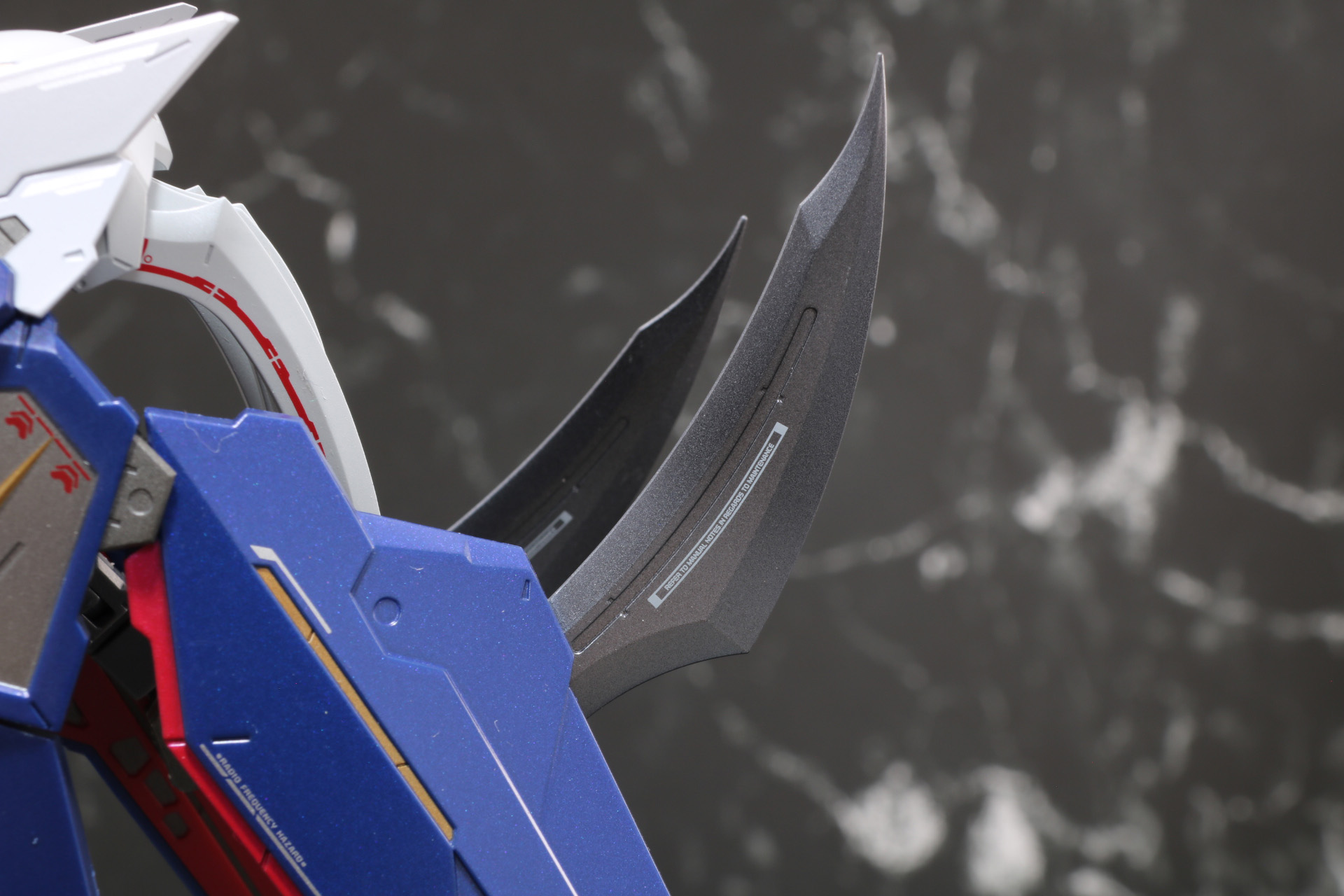 フルクロスの内側には大型のヒート・カッターが仕込まれている