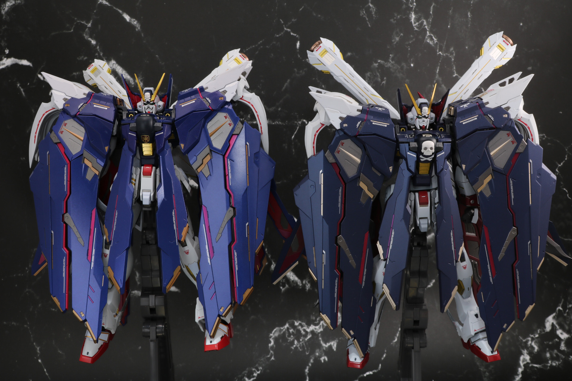 「METAL BUILD クロスボーン・ガンダムX1 フルクロス」（右）と比較