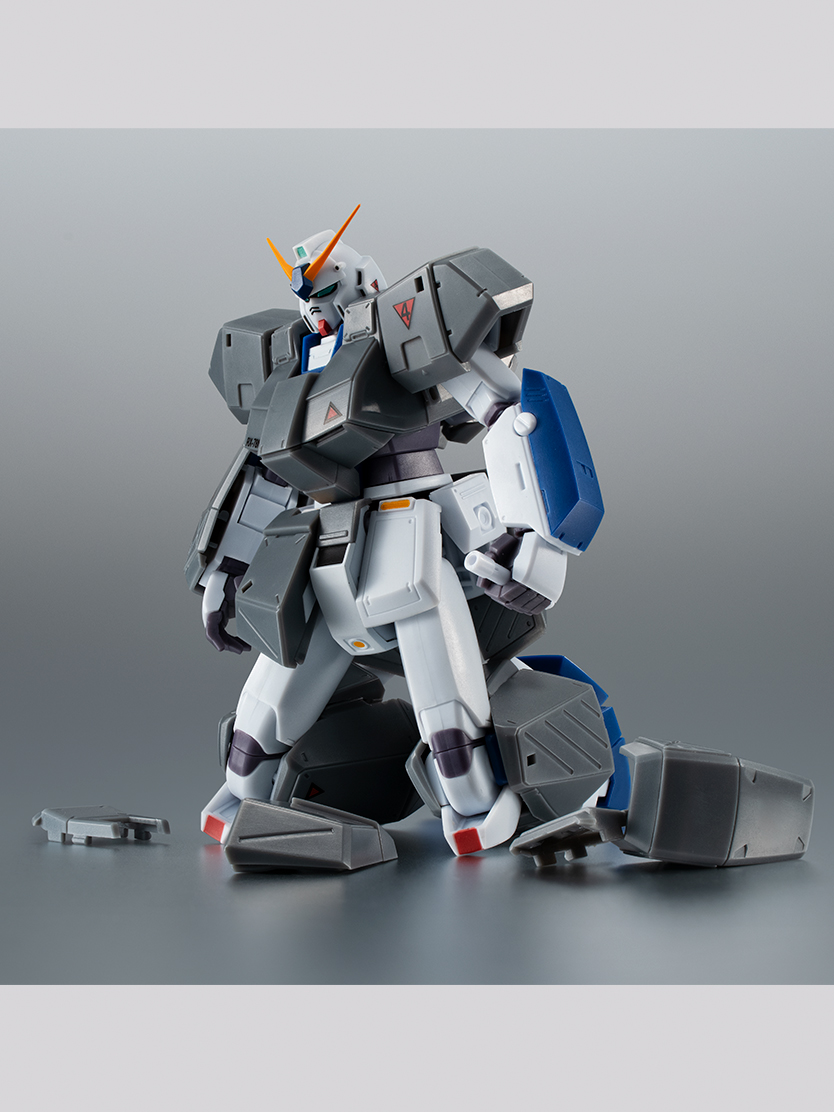 チョバム・アーマーは部位毎に着脱可能。劇中のアーマーパージや、一部装甲のみ装着した状態を再現可能。