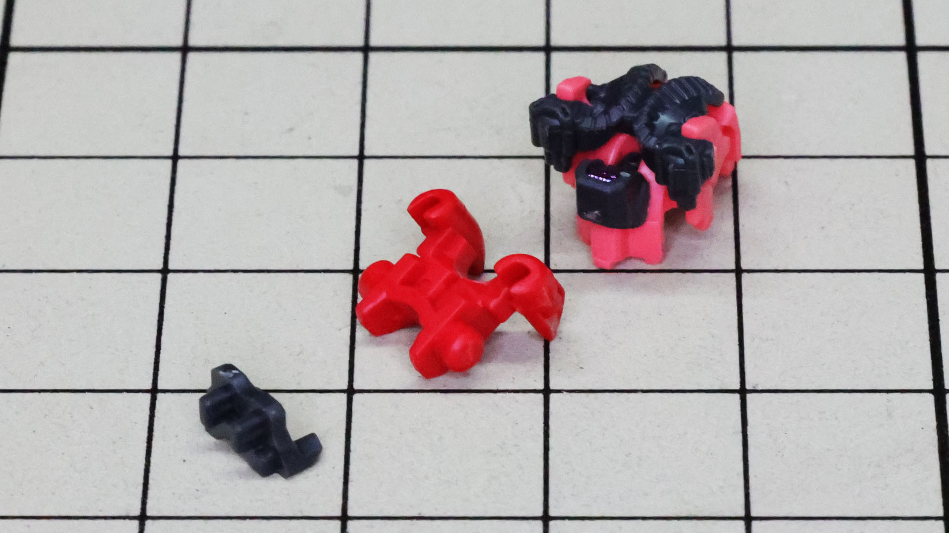 バルカン砲やディテールを組み付けていきます