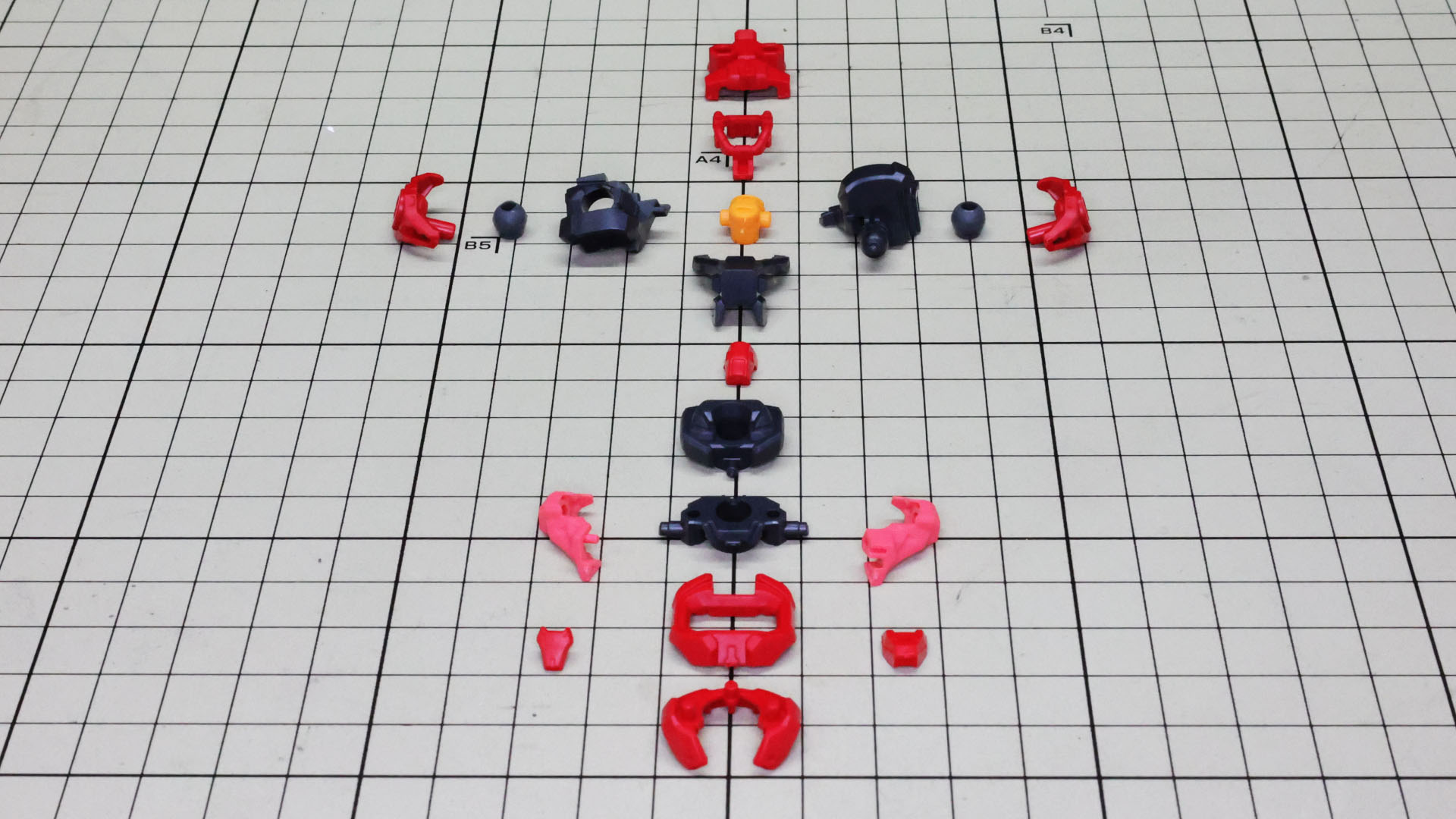 細かなパーツ分けの胴体部パーツ群