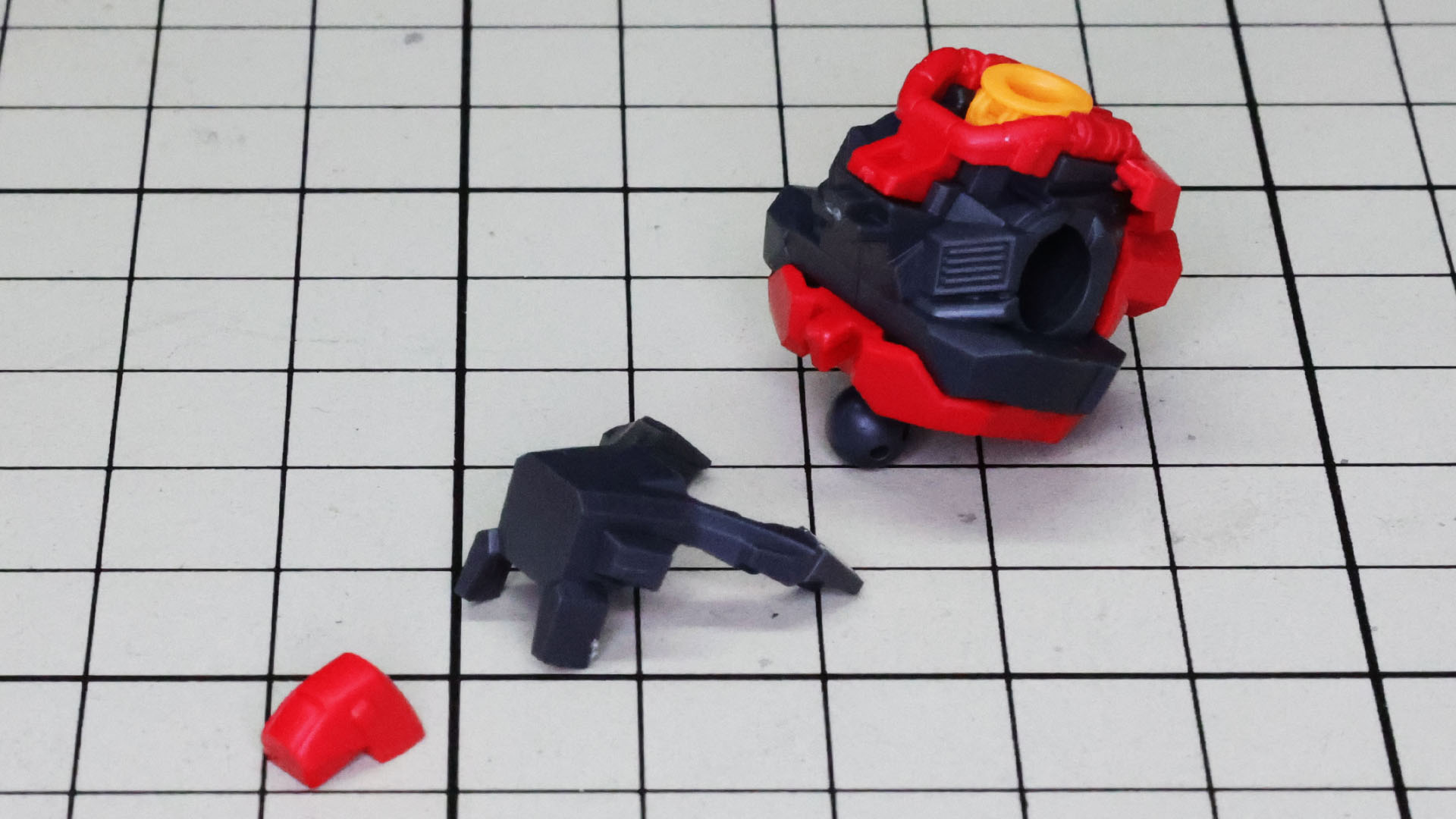 胸部前面装甲を組み付けます