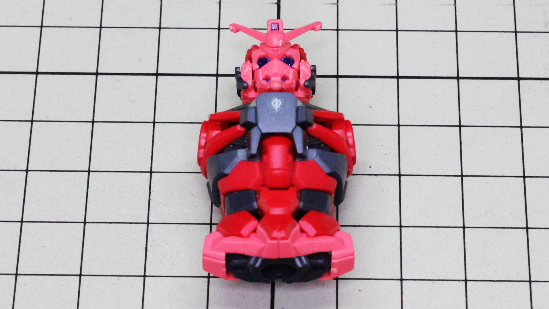 頭部を載せてみました。独特なガンダムですね