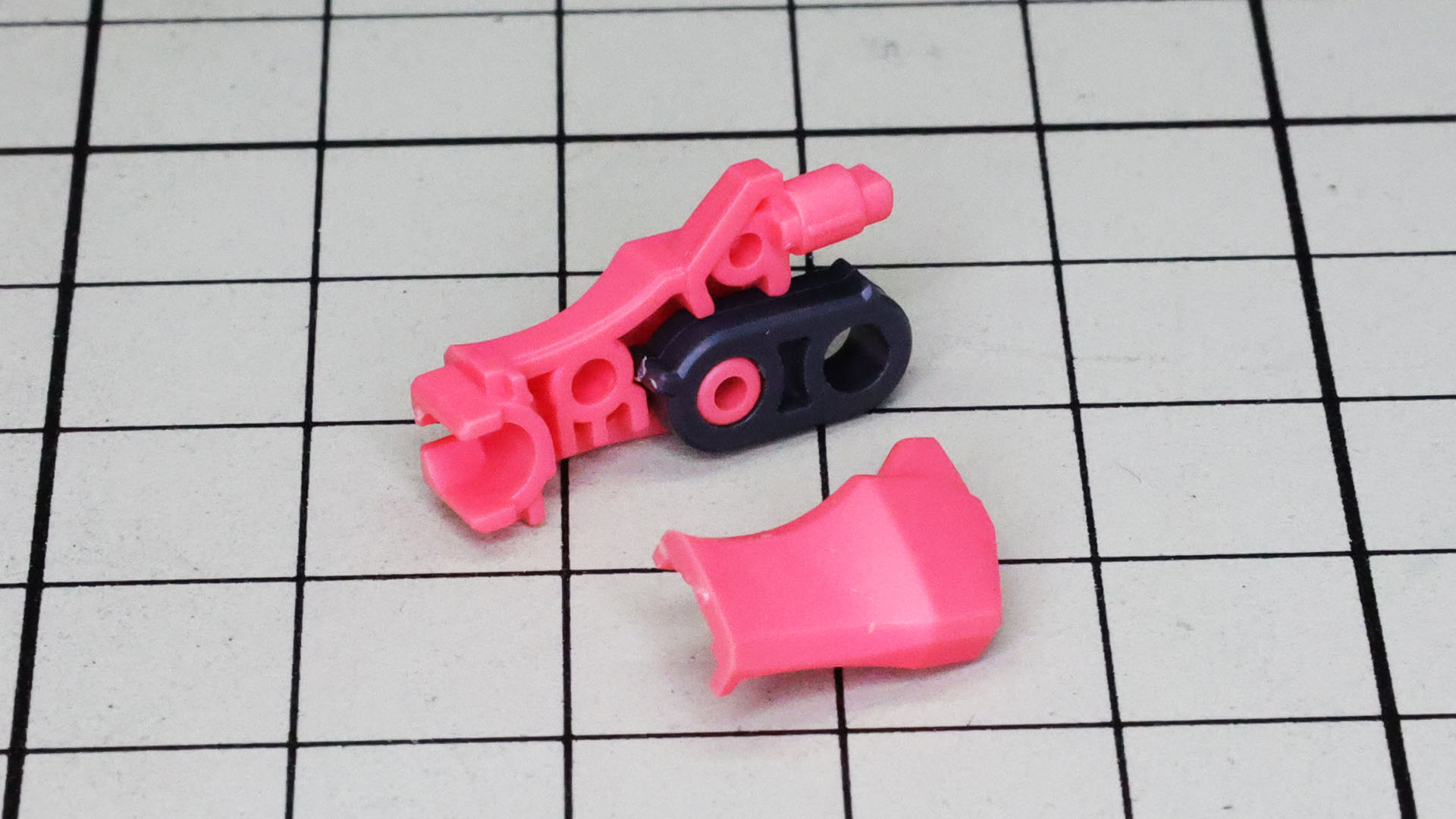 前腕部に肘関節を組み込みます