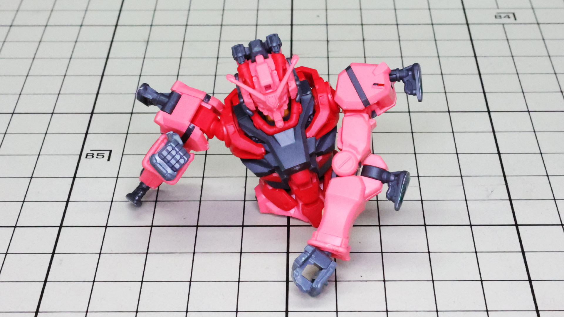 腕部の高い可動性能と胴体部が追従して微妙な表情を付けられます