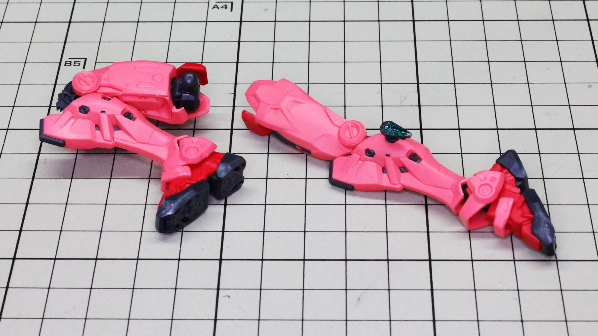 膝の二重関節と足首の関節構造で可動性能が結構高い！