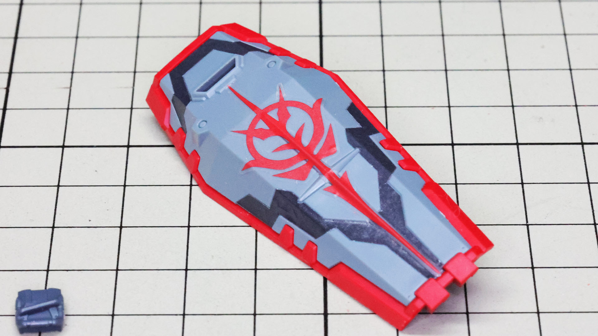 ジオンマークは2種類が付属。今回はきれいな方をチョイスしました