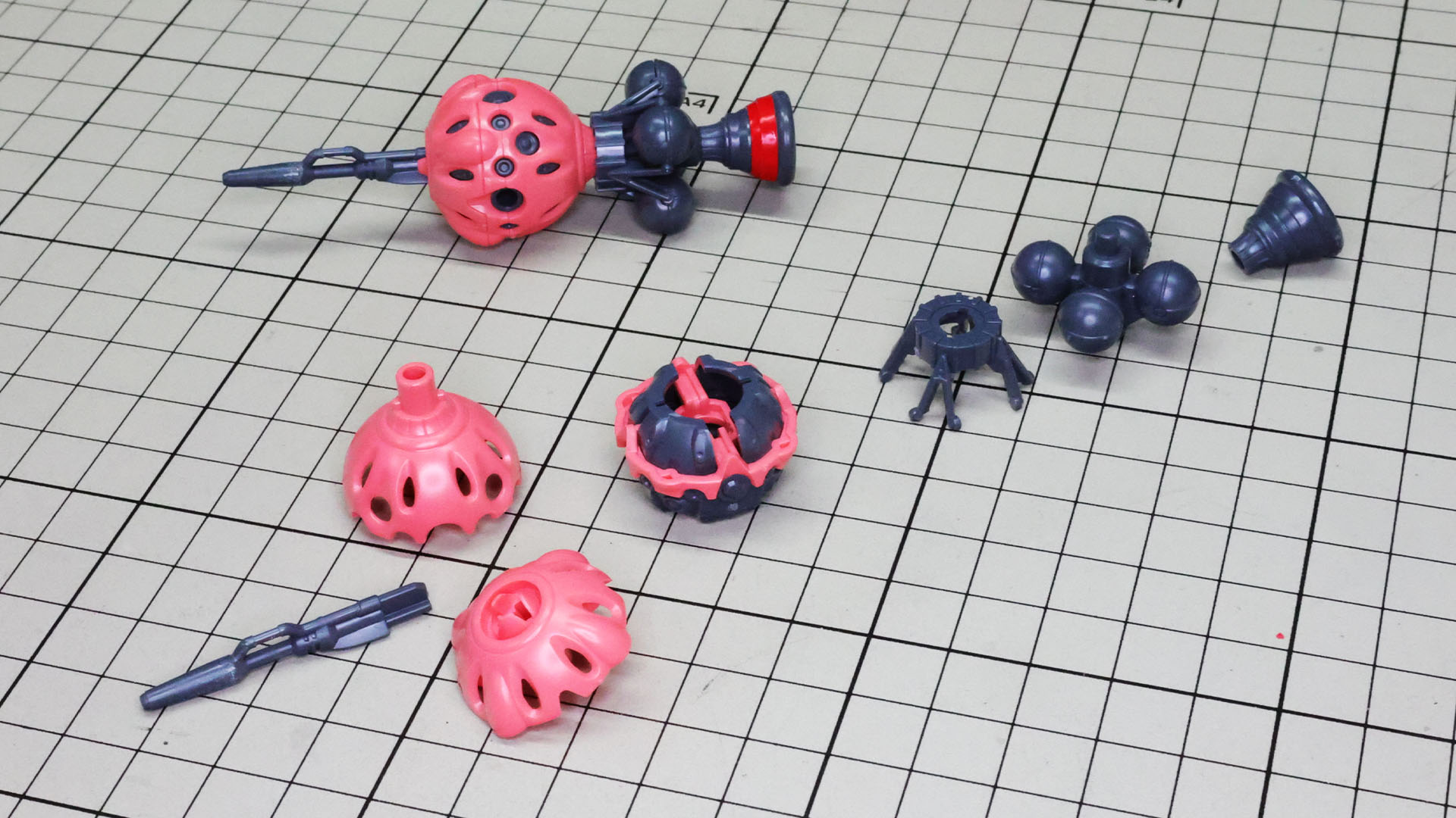 密度の高い内部メカフレーム本体、エネルギータンクを組みました