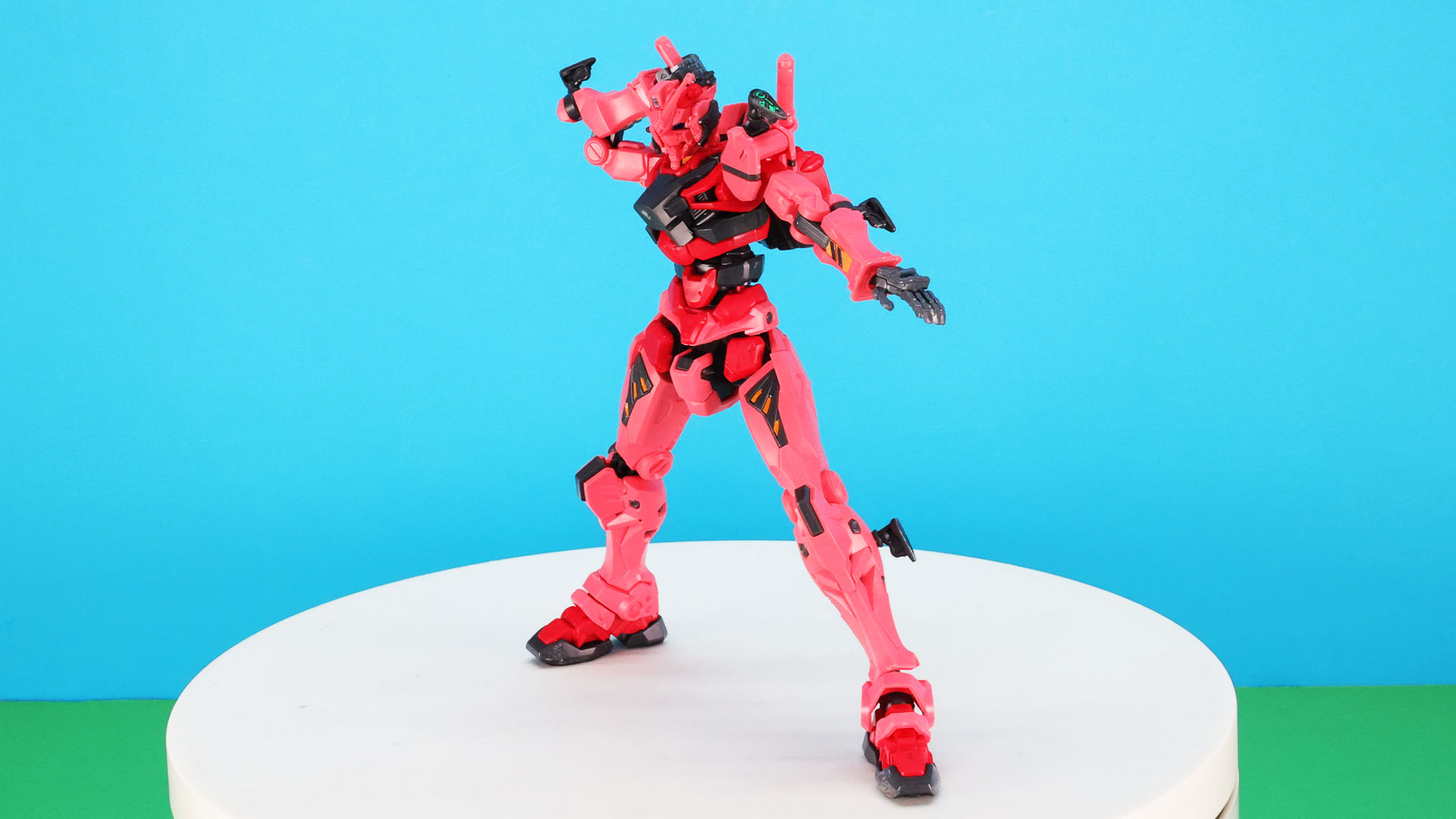 背面にはビーム・サーベルを2本装備