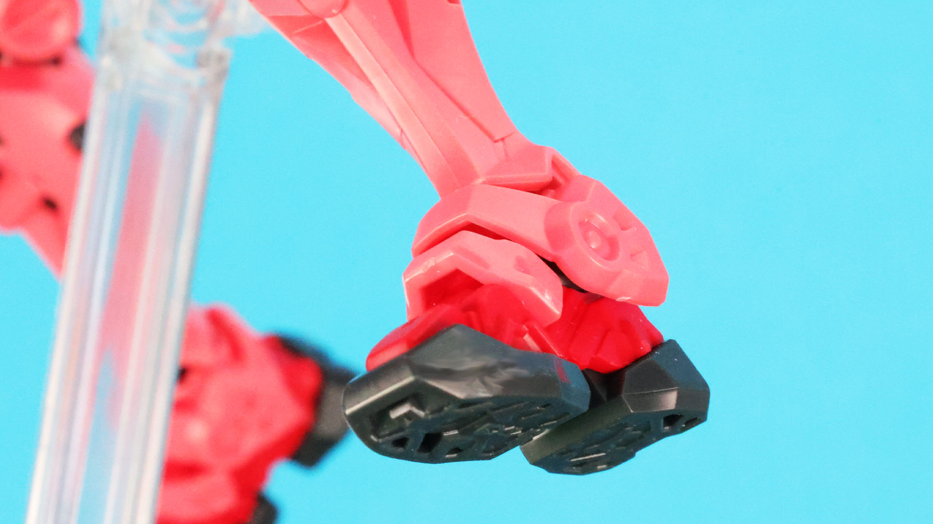 キュッと引き締まった脛下からソールへのラインがたまらん！