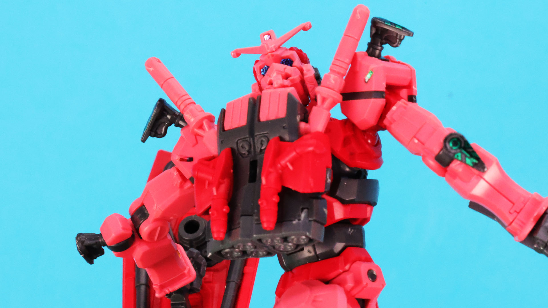 頭部は銃座としての機能を持っているので後方へ向けて攻撃できます