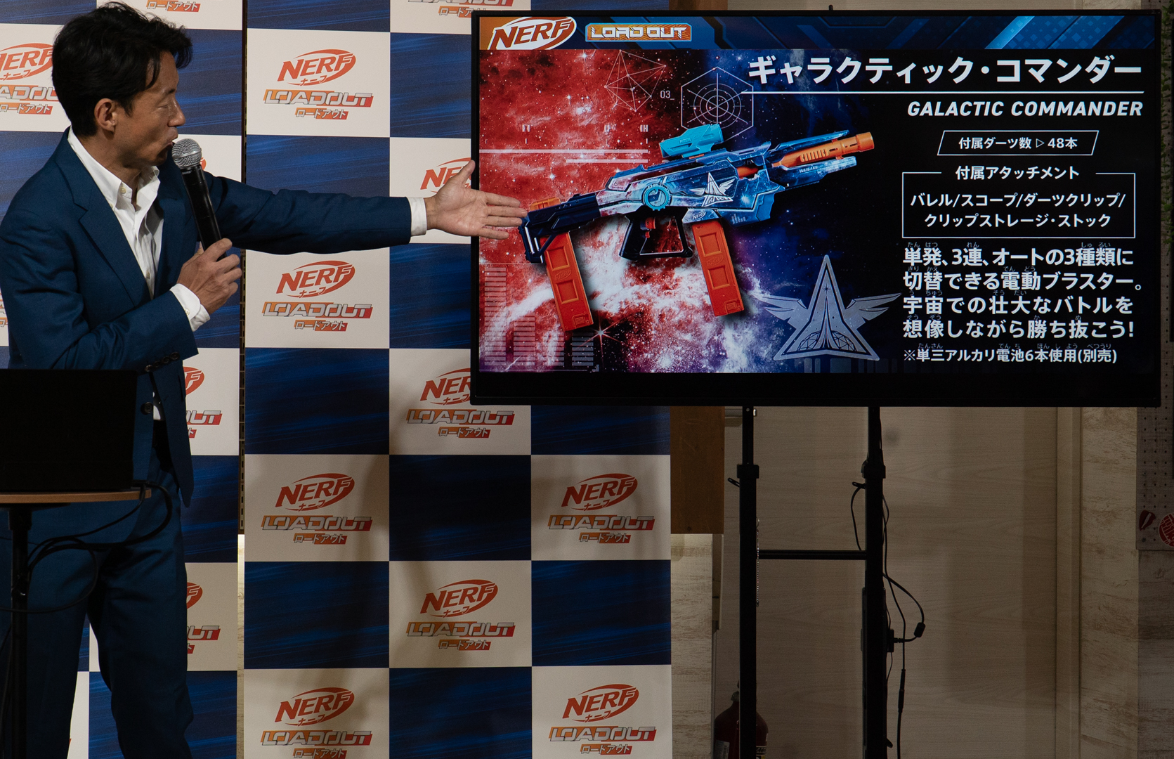 モニター画像をフリップの代わりに使って解説する山本直幹氏