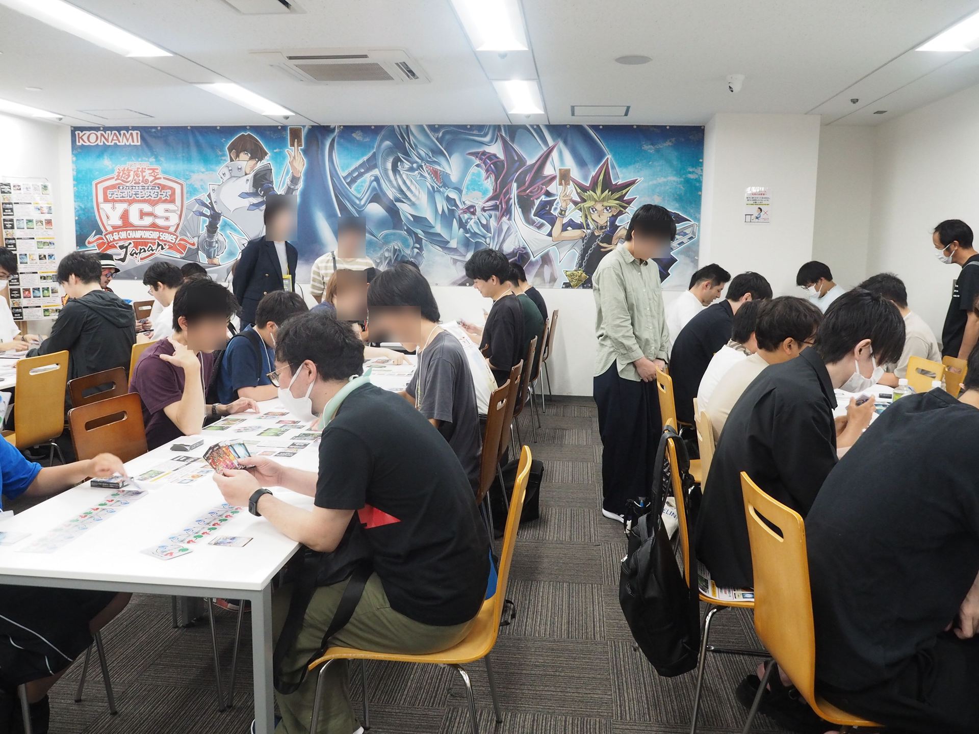 ドラゴンスター池袋店での「蟲神器」第6弾先行体験会の様子