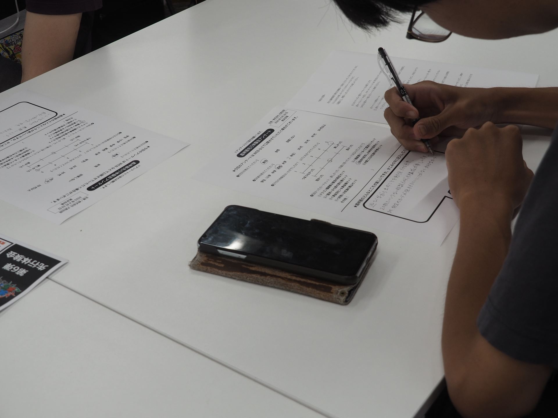 アンケートを書いて名札と一緒に渡すと、参加賞のプロモカードがもらえる