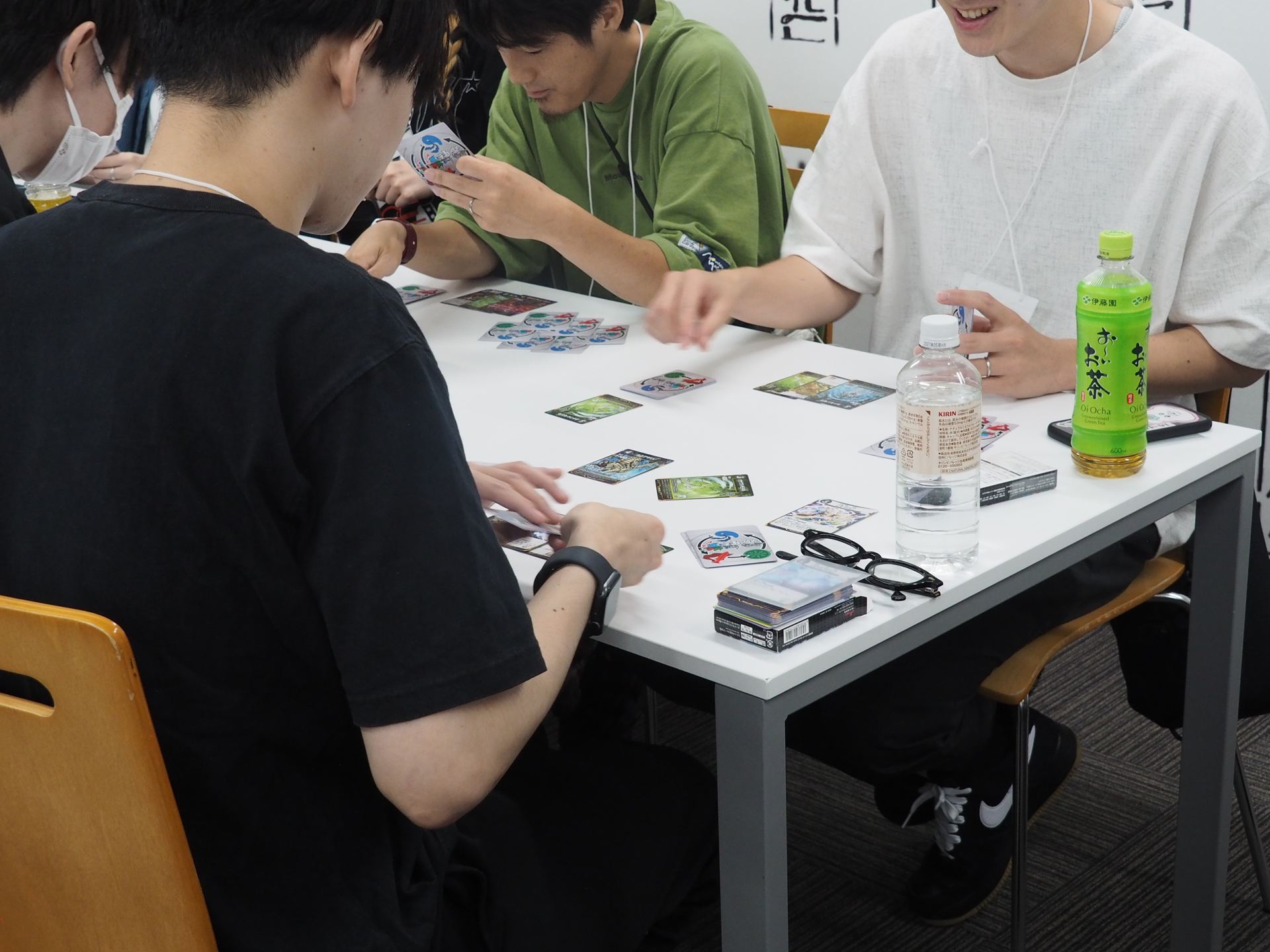 デッキを構築して早速プレイを開始