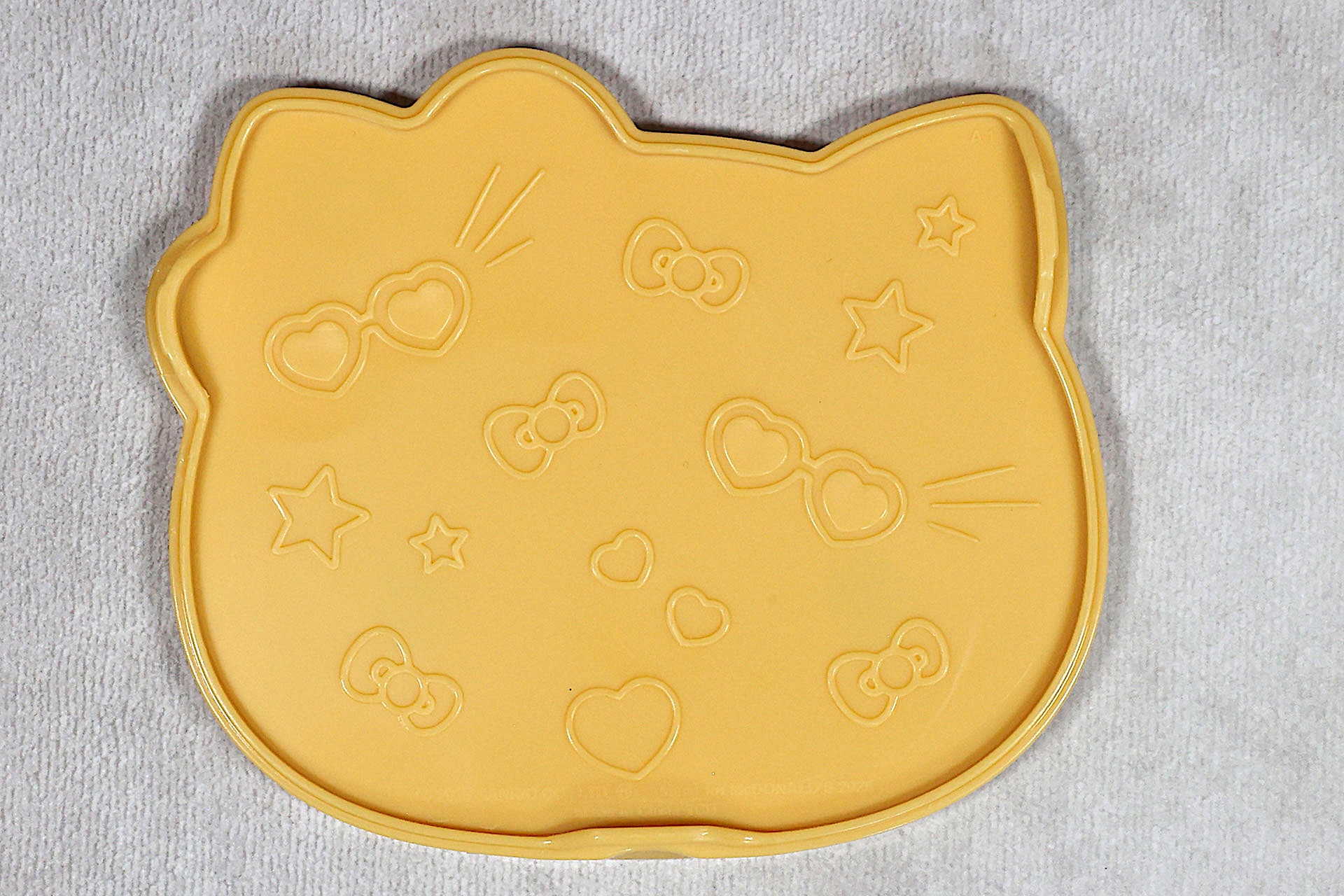 こちらはハローキティに関連した模様が描かれている