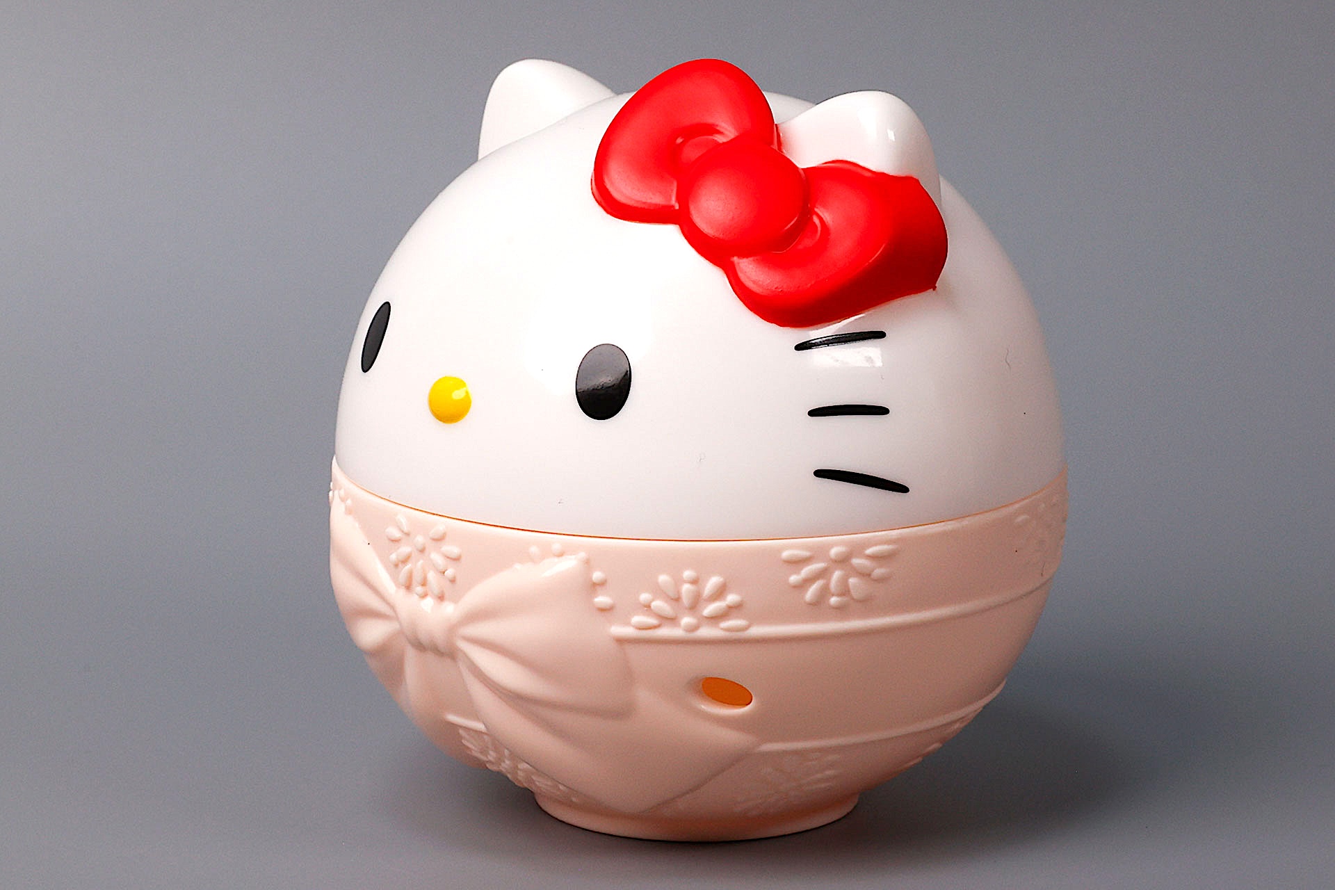 おなじみの赤いリボンも付けられている