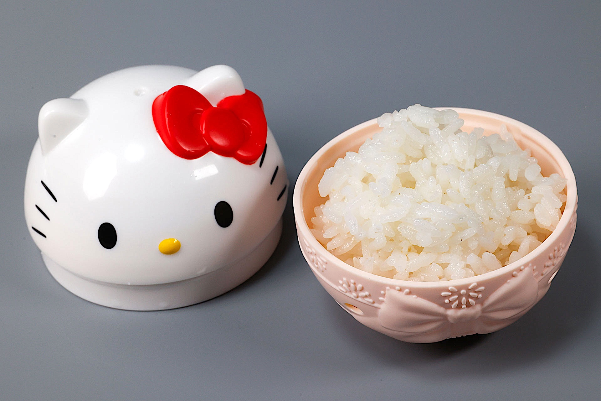 中にご飯を詰め込もう。このままお茶碗としても使えそうだ