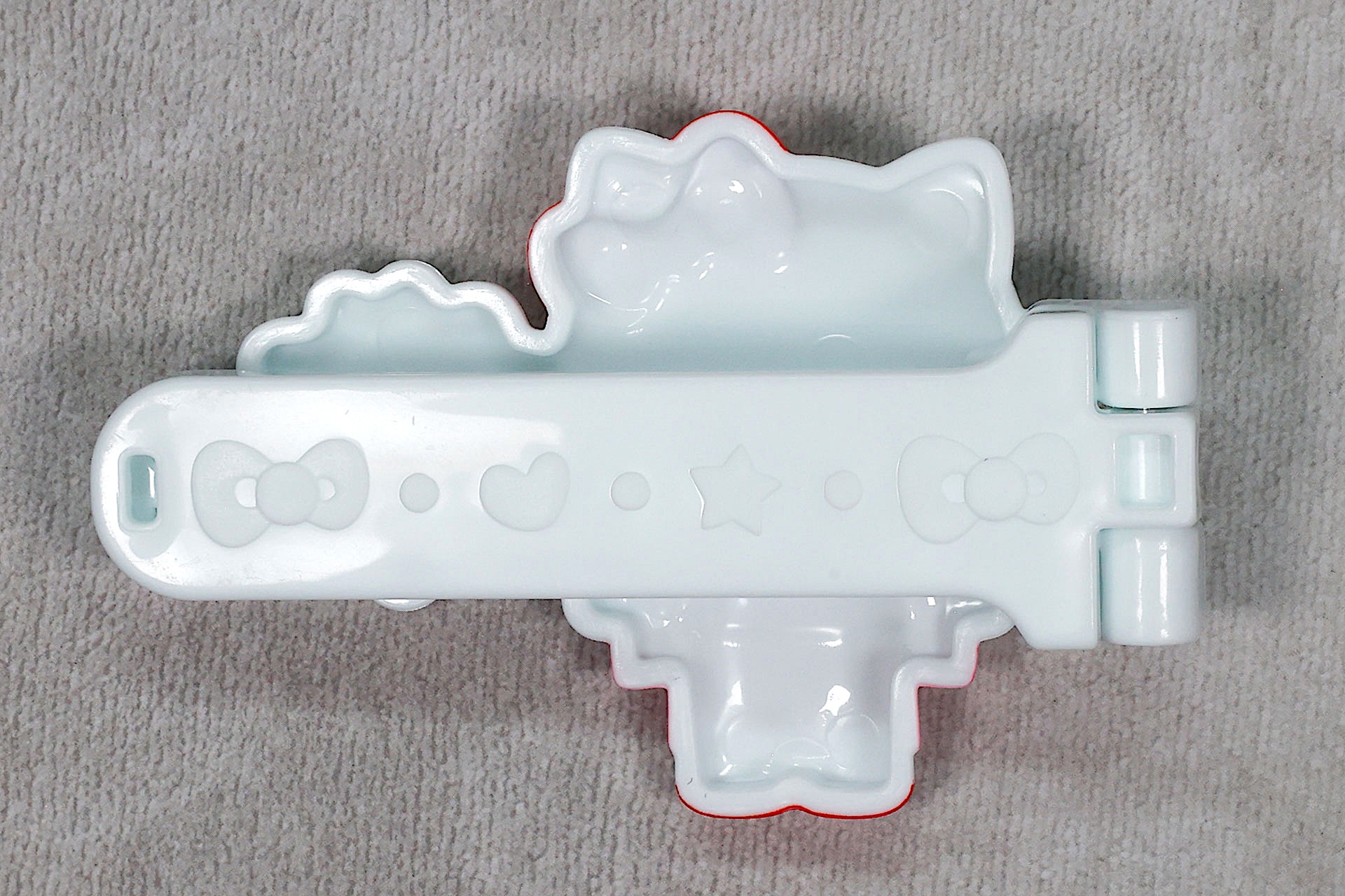 ハローキティのクリップの裏面