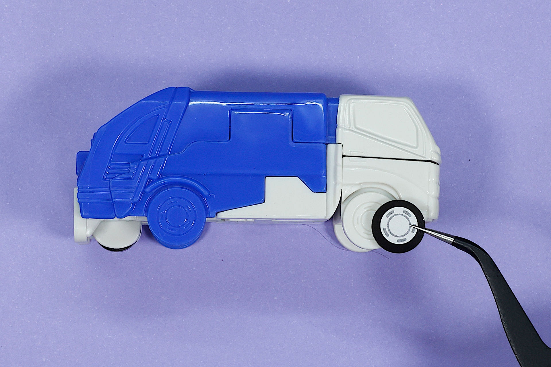 まずはシールで見た目をよくしていこう