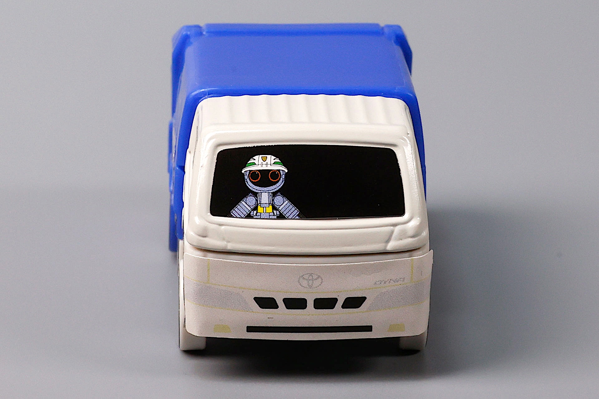 ロボットが運転しているところもユニークだ