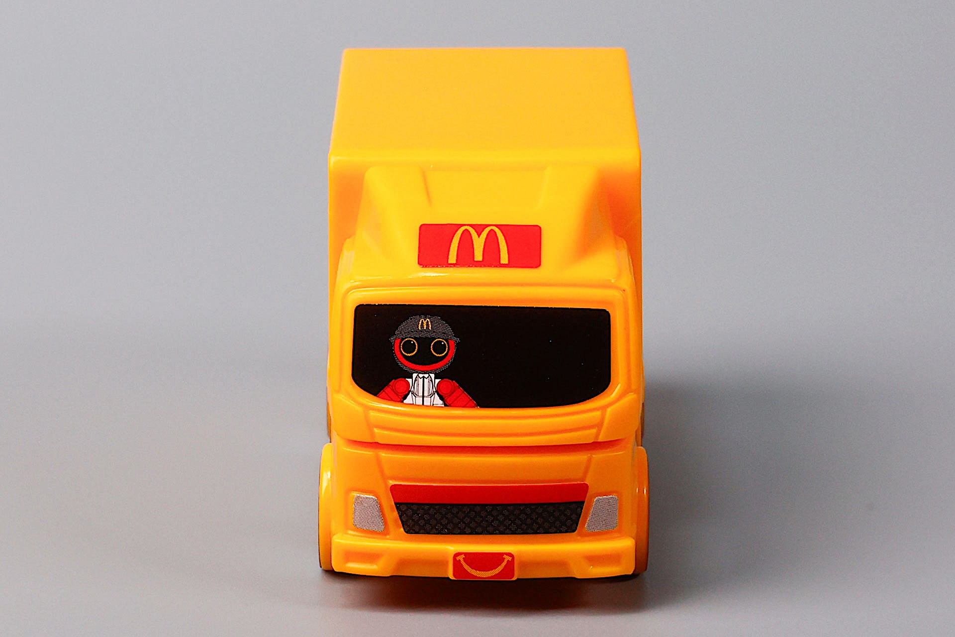 運転手もクルーのような見た目だ