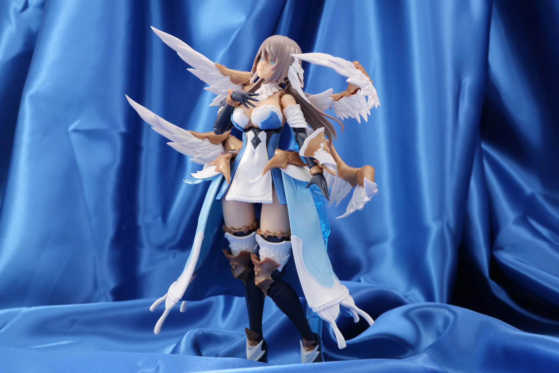 空を見上げるような繊細な仕草