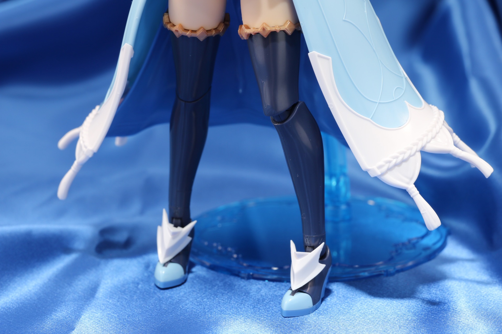 脚部はすっきりしたデザイン