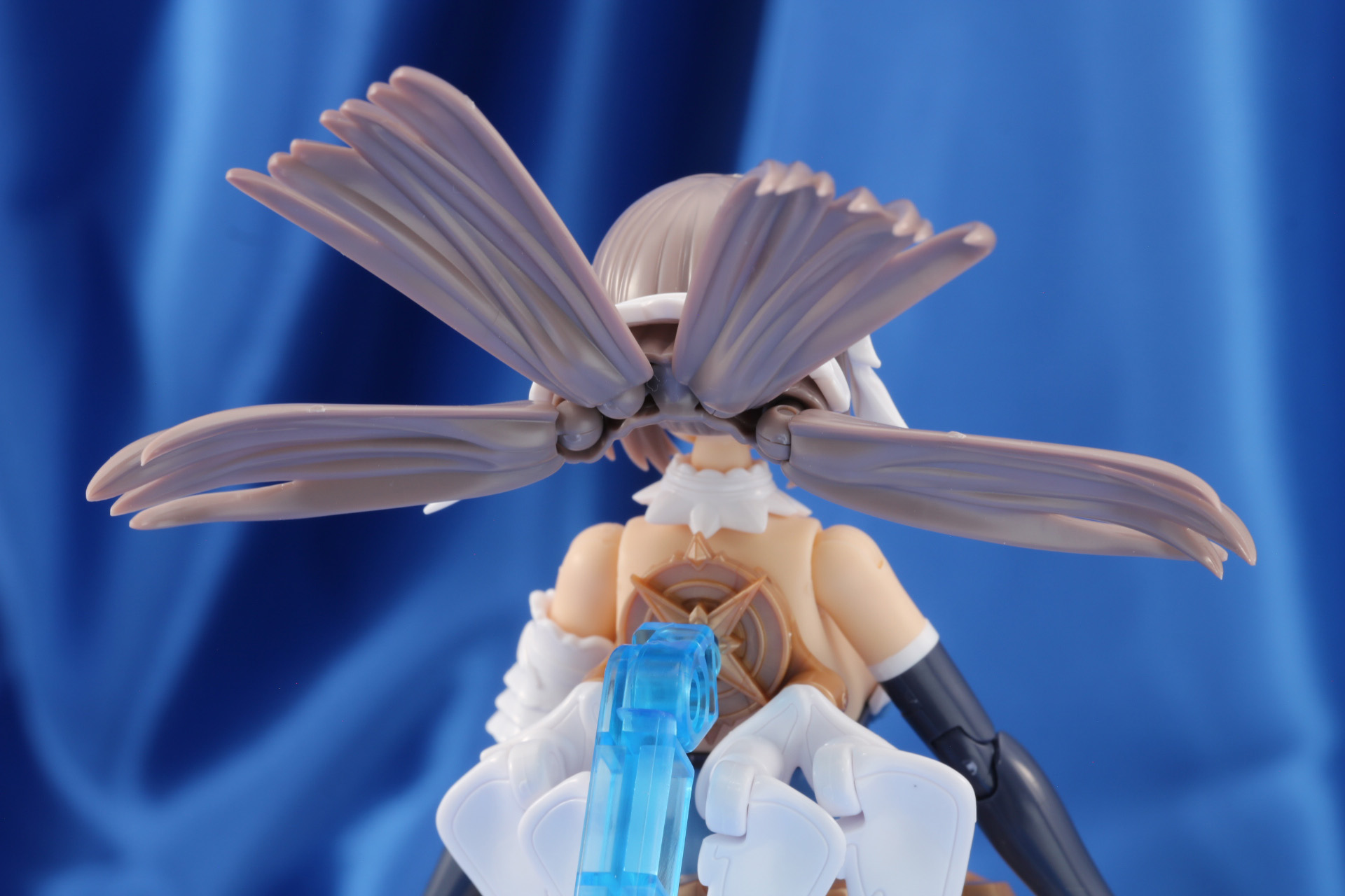 羽根にかかるような髪の流れを表現できる