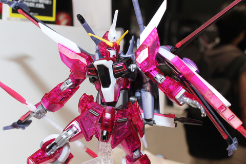 定期入れの 特別企画】クリアピンクが鮮やかな限定アイテム「HG 1/144 ロボット