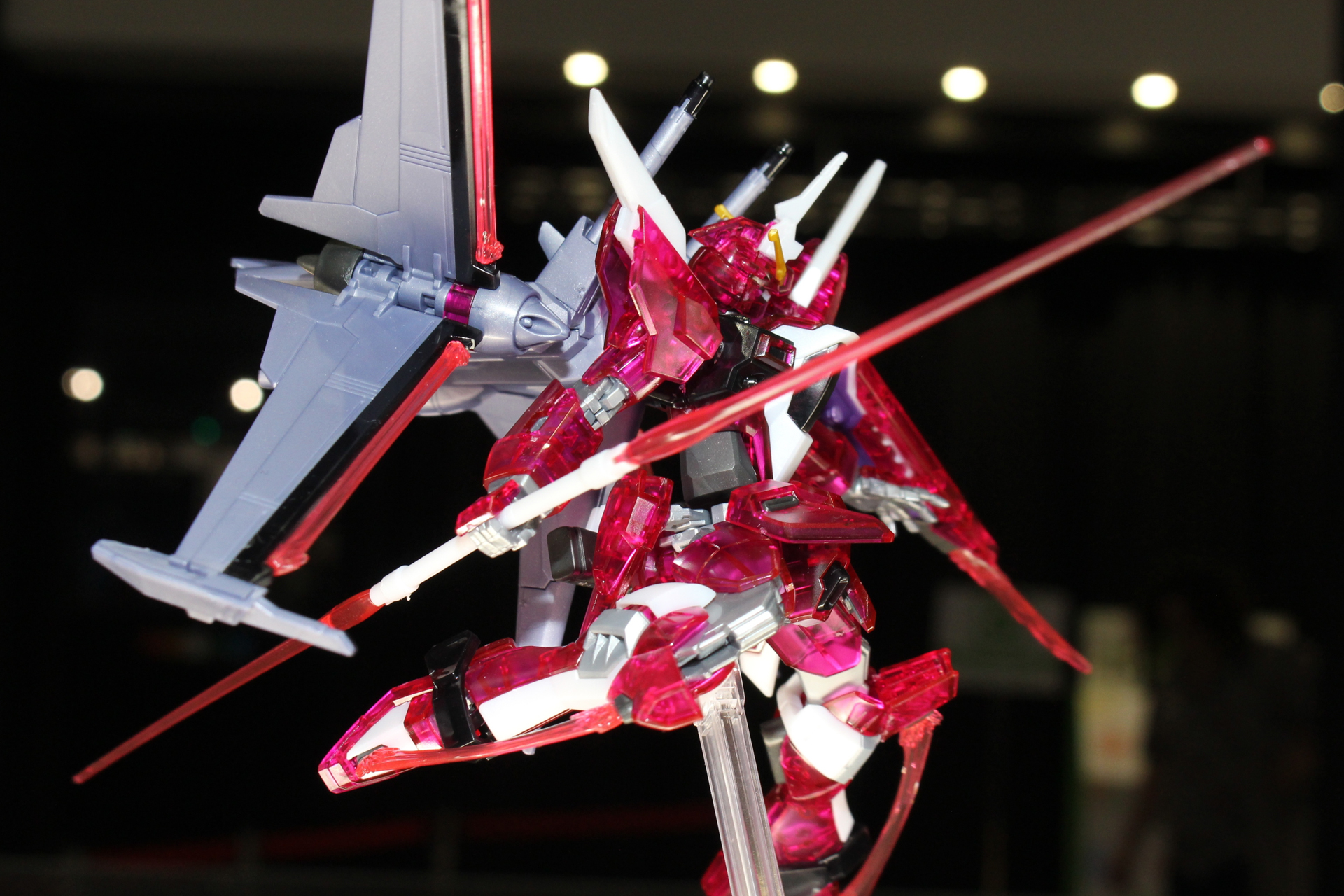 ビームサーベルは柄を連結するギミックがある