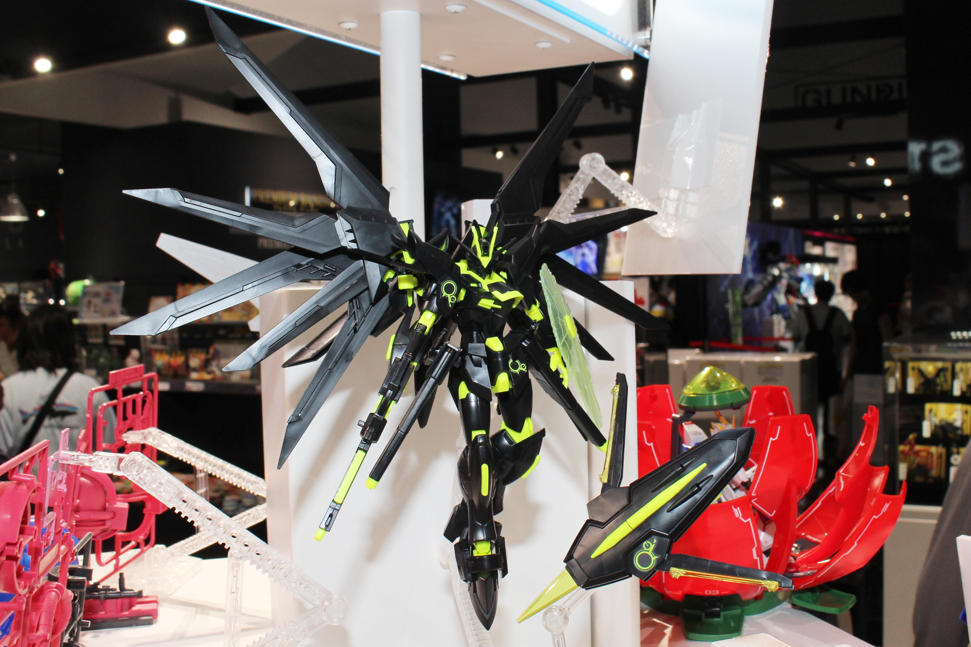 「HG 1/144 ライジングフリーダムガンダム[リサーキュレーションカラー/ネオンイエロー]」。6月28日発売。価格は2,970円。ガンダムベース販売商品