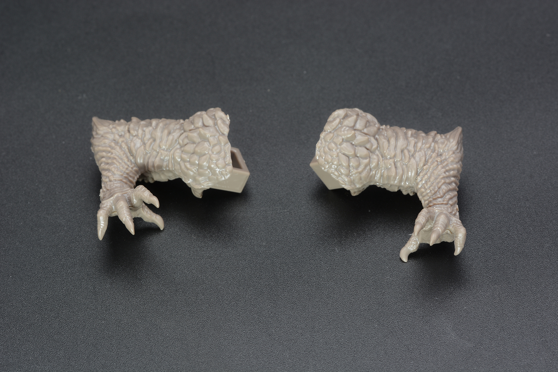 腕の組み立てはシンプルだ